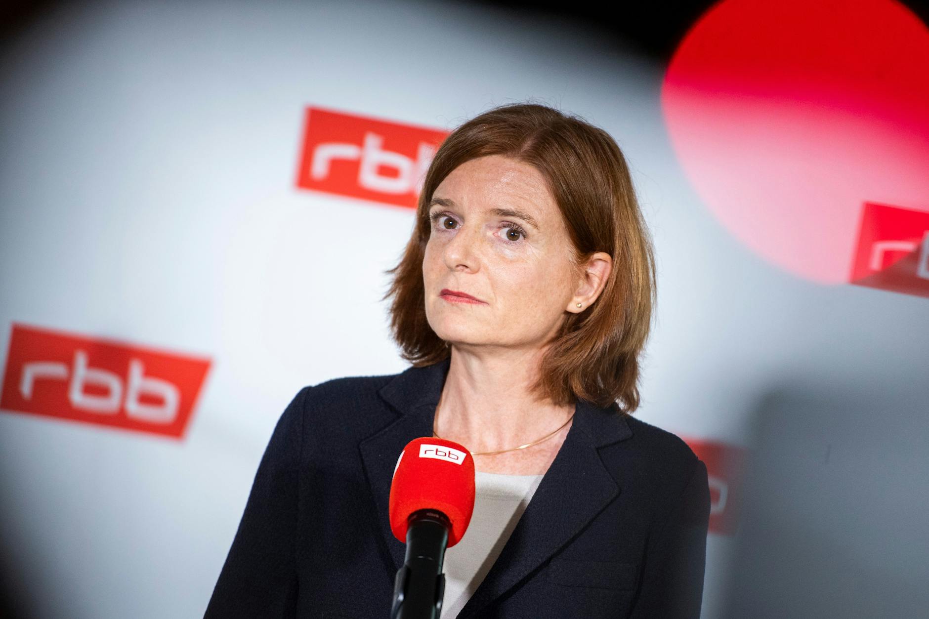 Katrin Vernau ist vom Rundfunkrat zur Interimsintendantin vom RBB gewählt worden.