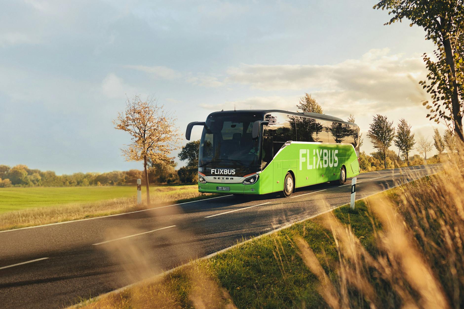 Anbieter von Fernbussen wie Flixbus beklagten, dass ihre Fahrgastzahlen wegen des Rabatt-Tickets im Juni, Juli und August stark eingebrochen seien. 