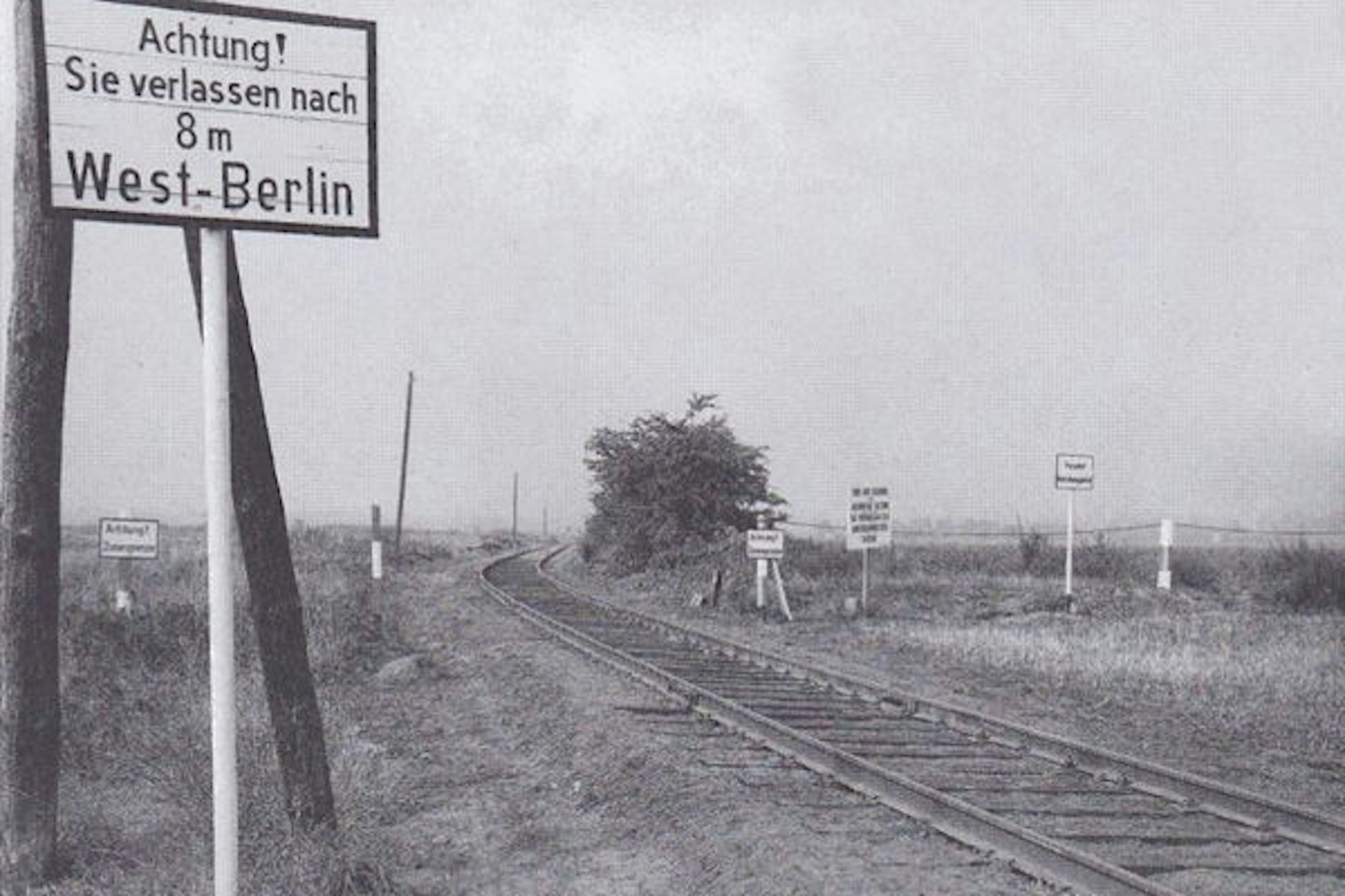 In Rudow kam die Neukölln-Mittenwalder Eisenbahn der DDR-Grenze ziemlich nahe. 1948 wurde die Strecke ins Umland unterbrochen.
