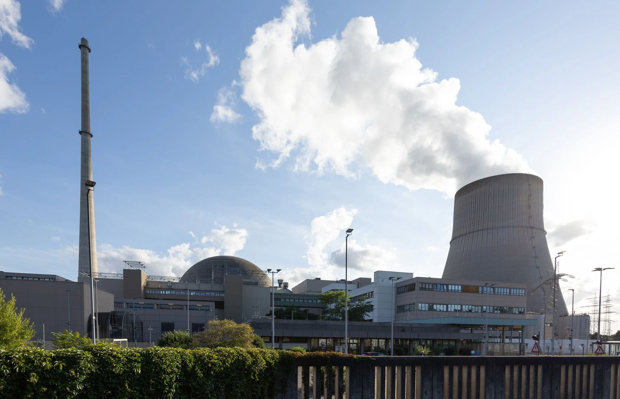 ARCHIV - Das Atomkraftwerk Emsland.  