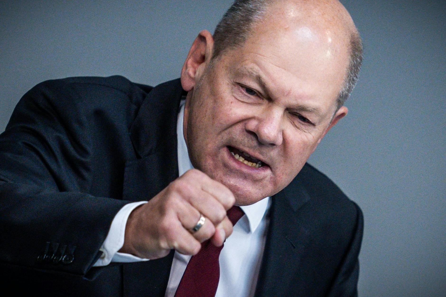 «In schweren Zeiten wächst unser Land über sich selbst hinaus»: Bundeskanzler Olaf Scholz im Bundestag.