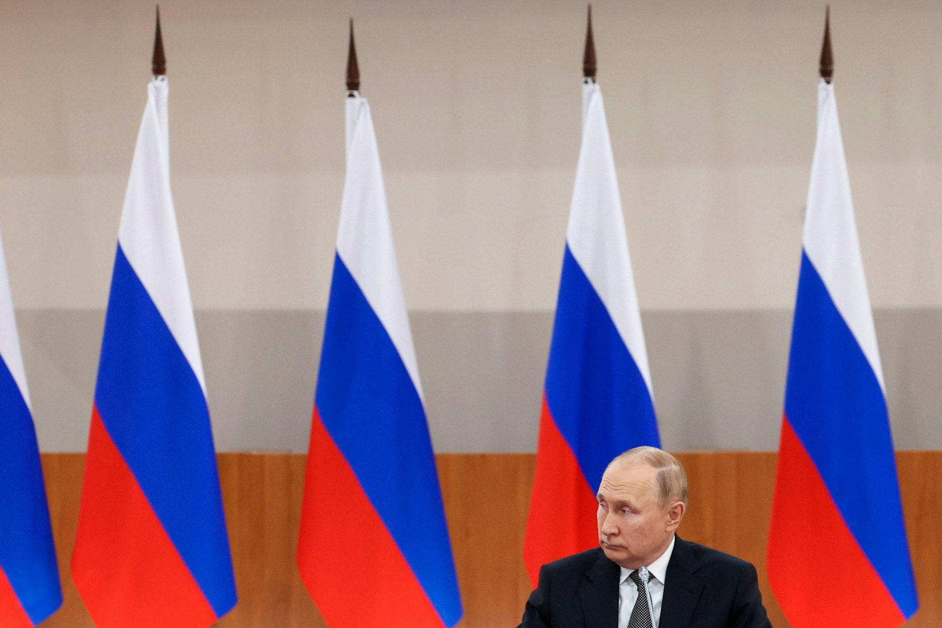 Der russische Präsident Wladimir Putin leitet eine Sitzung des Staatsrates am Rande des Östlichen Wirtschaftsforums in Wladiwostok.