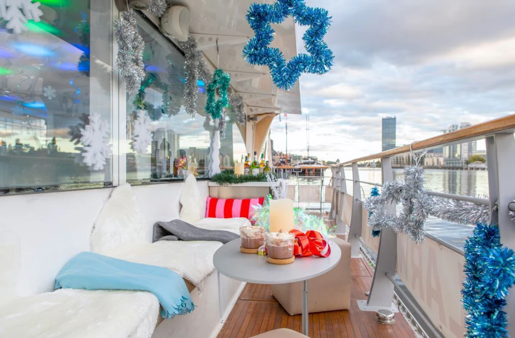 Weihnachtsfeier Ideen: Firmenfeier auf dem Solarschiff „Eisfee“. Hier Anfragen!