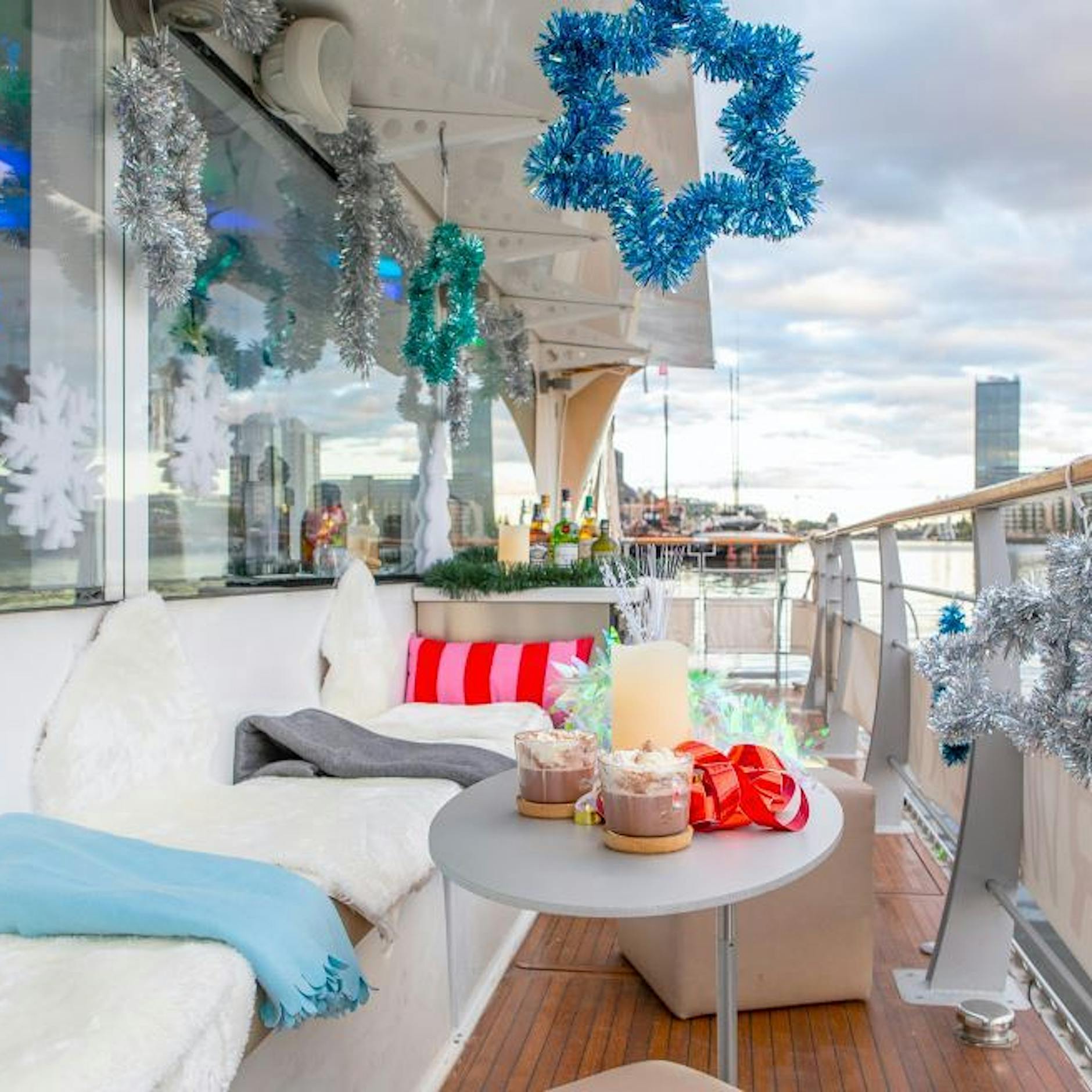 Weihnachtsfeier Ideen Berlin | Firmenfeier Solarschiff „Eisfee“