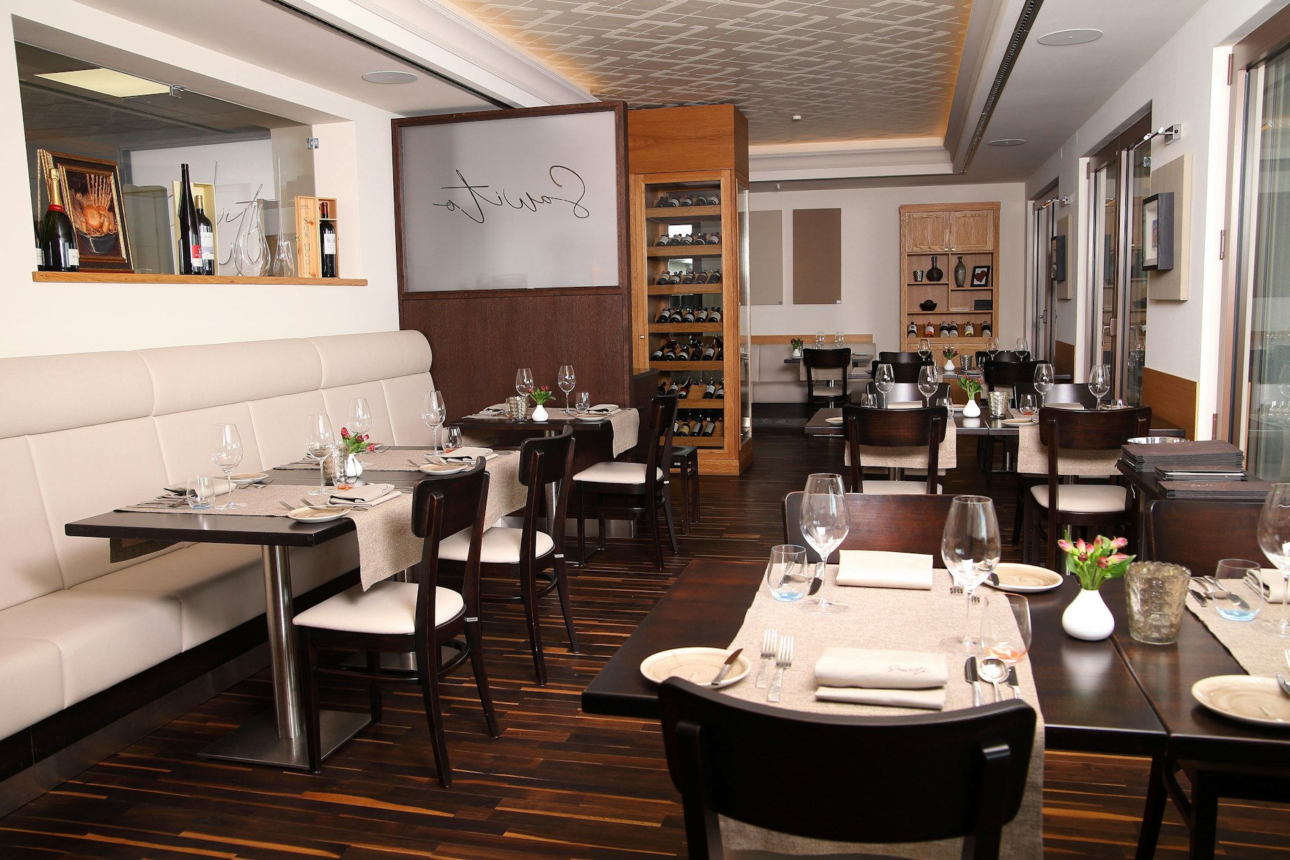 Aufgeräumt-modern: der Schankraum des Sawito in Falkensee, Brandenburg.