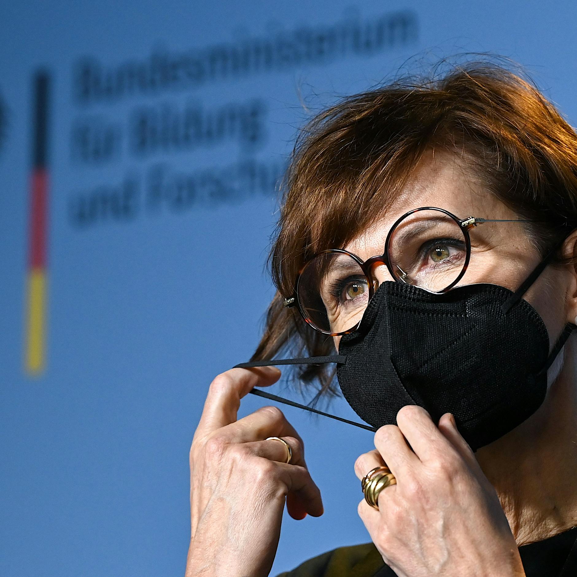 Bildungsministerin Stark-Watzinger gegen Maskenpflicht an Schulen