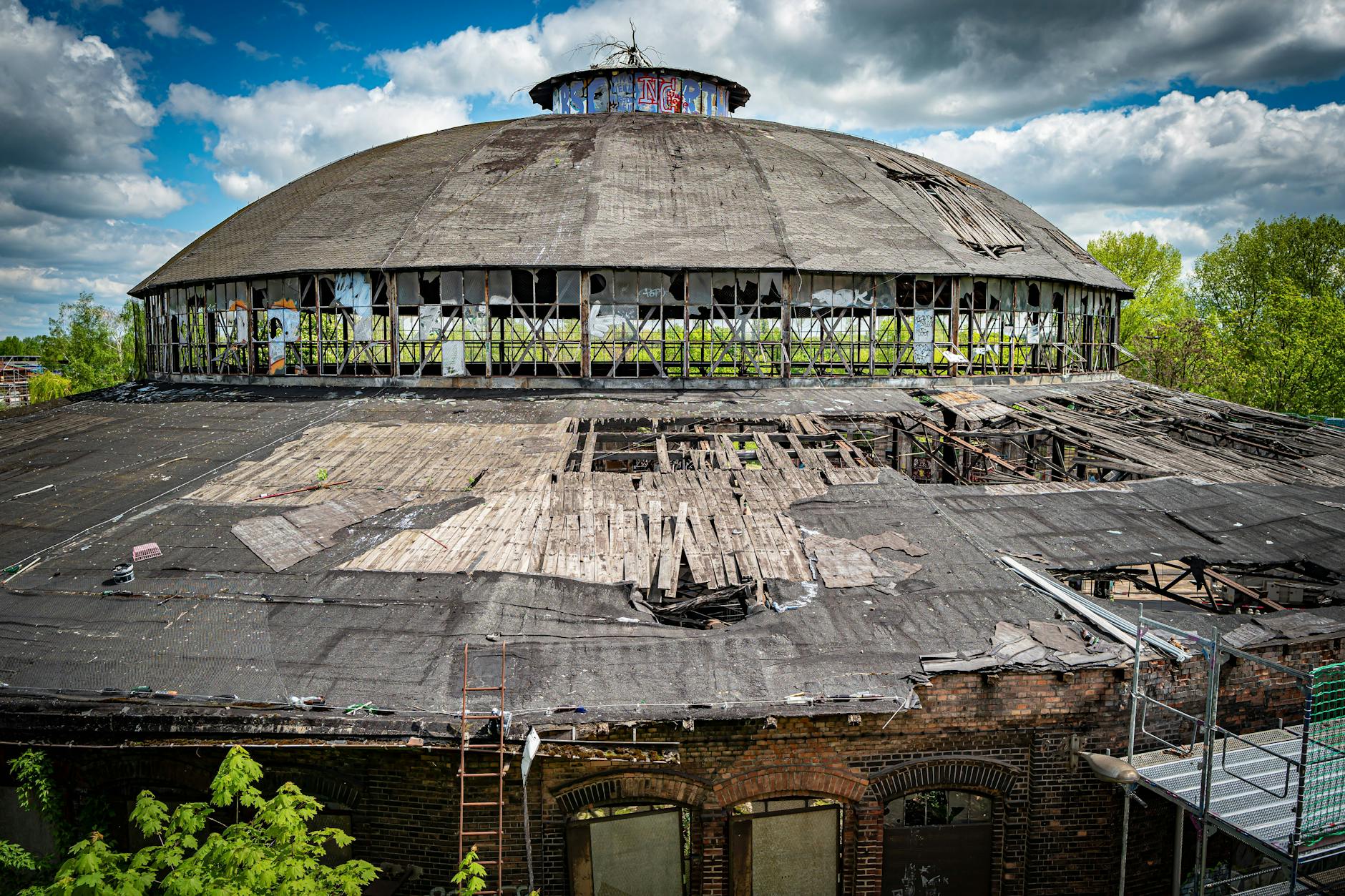 Der Bahnhof Pankow Heinersdorf mit Ringlokschuppen Areal vom Bauprojekt Pankower Tor zwischen Pasewalker Straße, Damerowstraße sowie Granitzstraße in Berlin Pankow steht auf der Roten Liste.