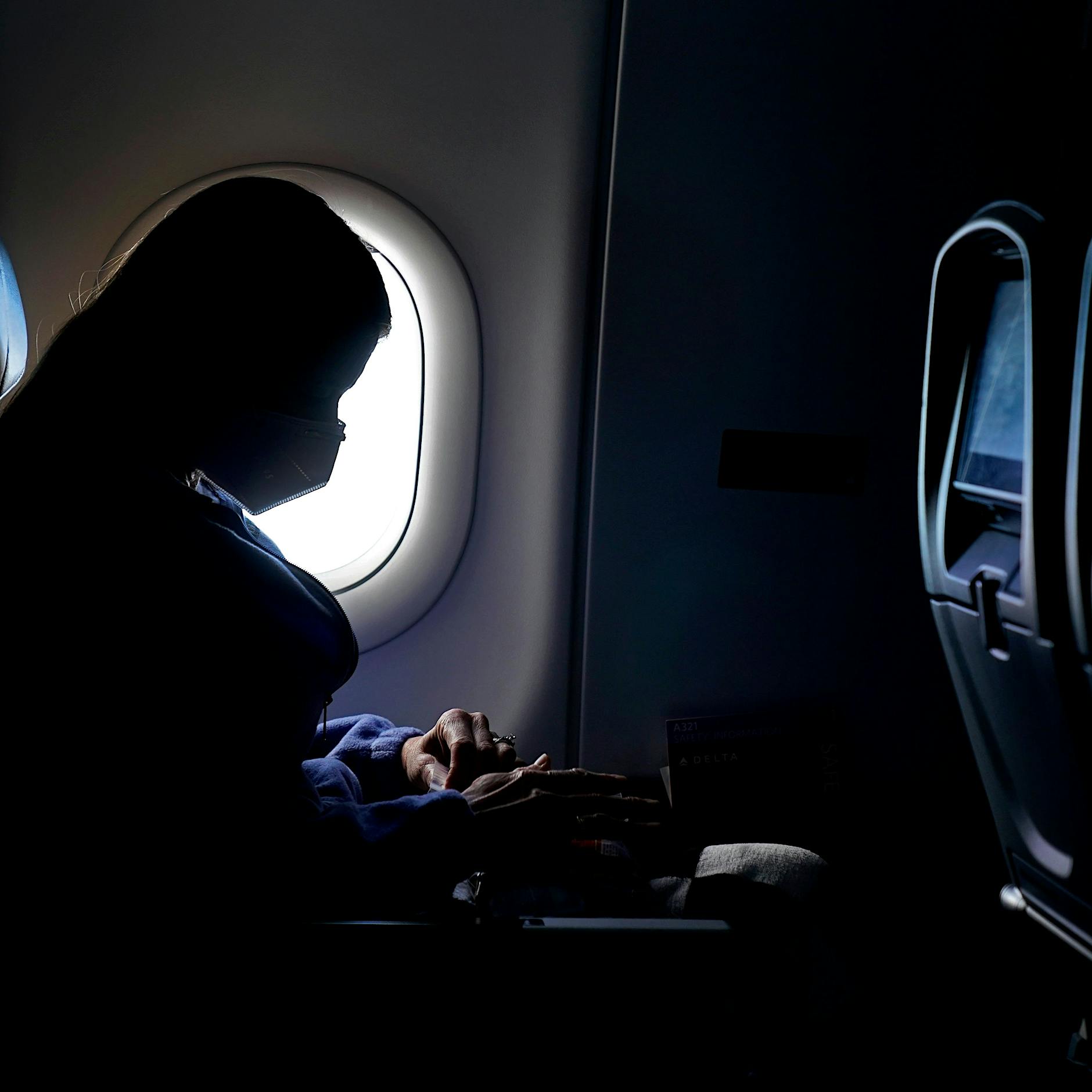 Flugzeug oder Bahn? Die Frage nach dem Corona-Risiko