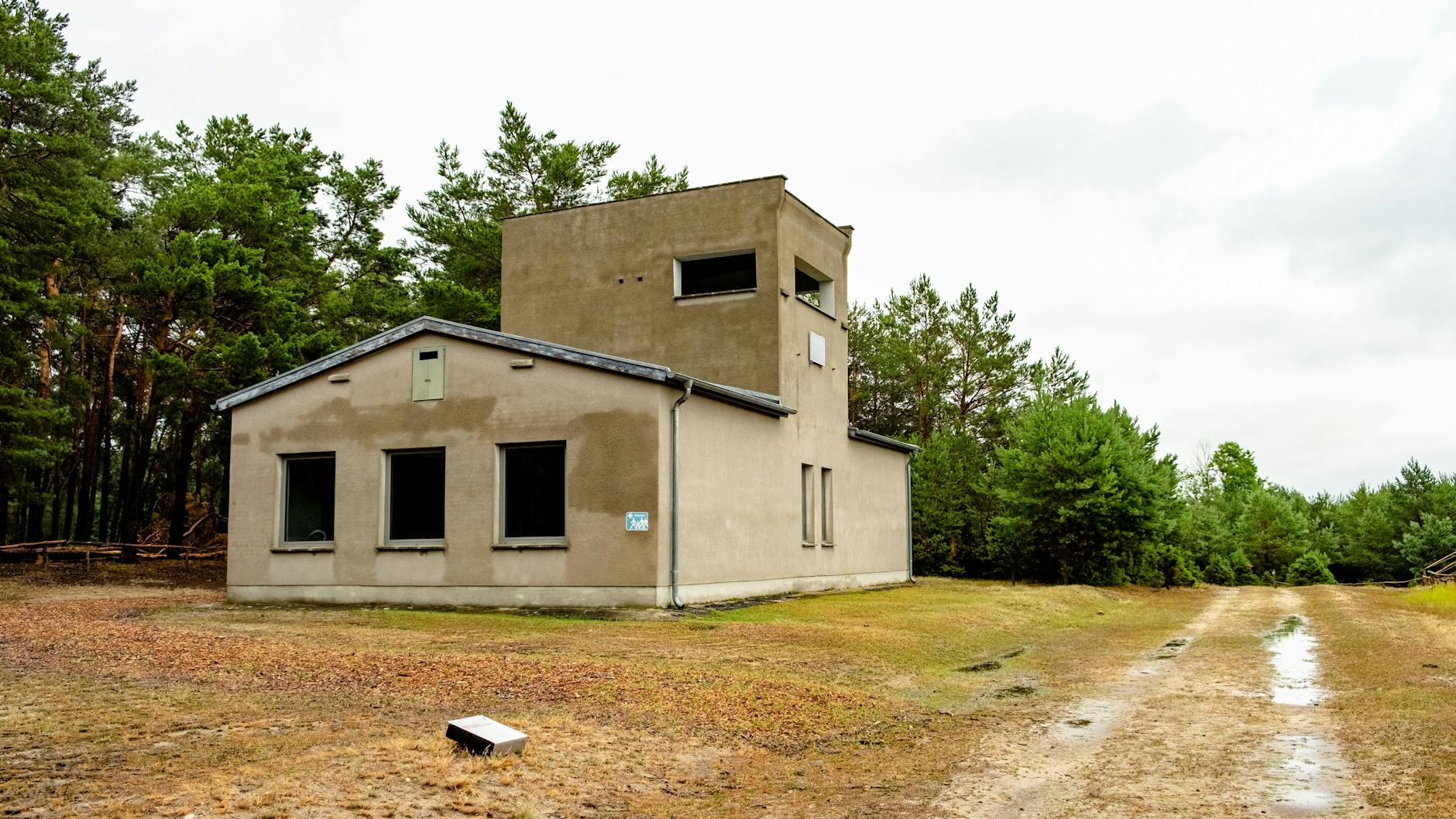 Aus dem Kommandoturm heraus schauten sich die Offiziere die Gefechtsübungen an. Heute hat man von hier aus die beste Aussicht auf Tiere und Natur.