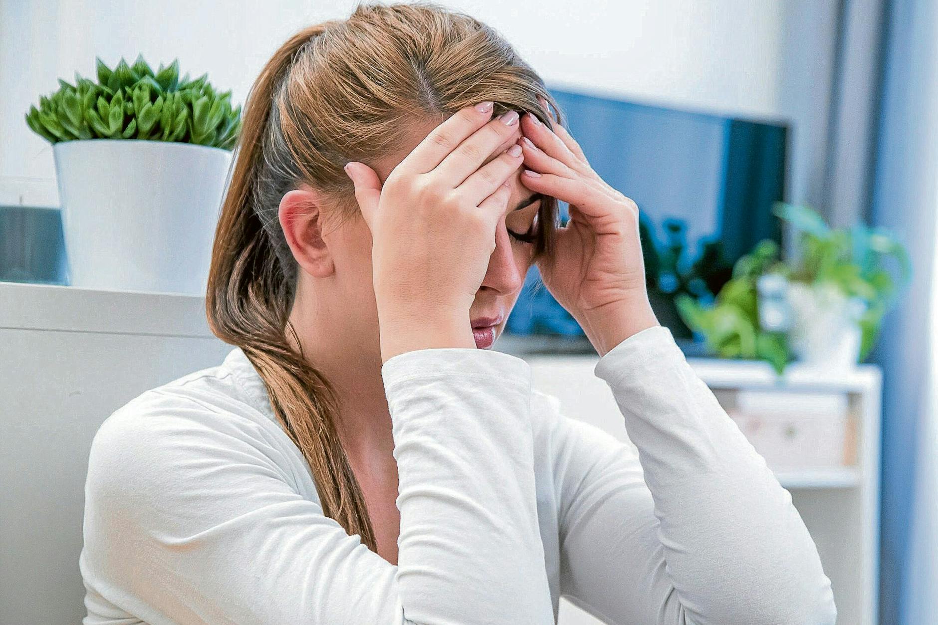 Frauen sind von Migräne-Anfällen häufiger betroffen als Männer.