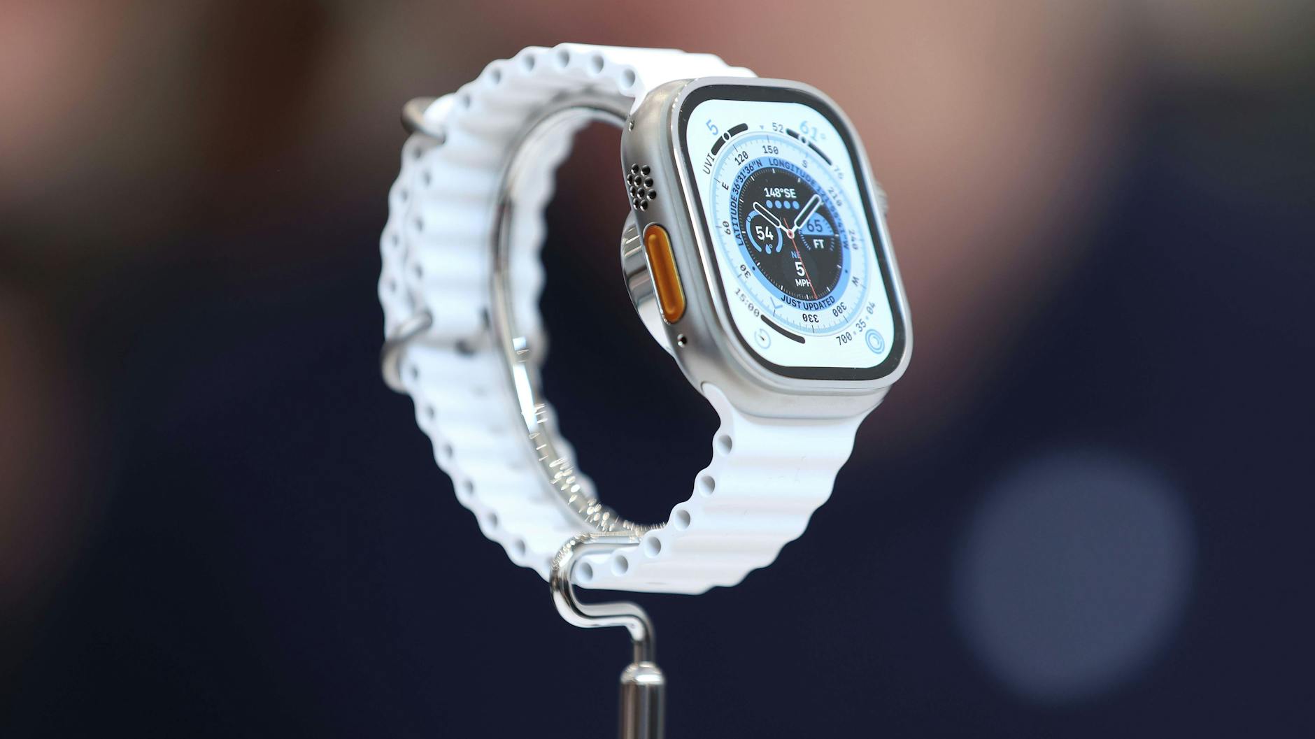 Die neue Apple Watch Ultra bekommt zwei Sensoren, die die Körpertemperatur messen.