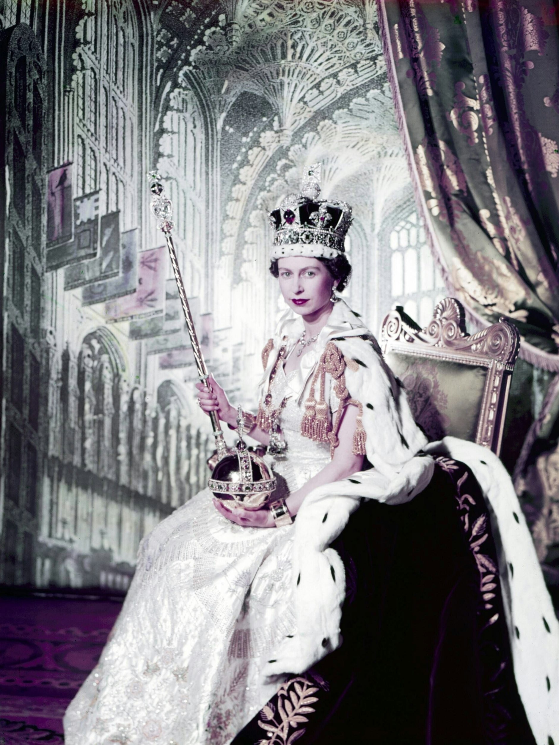 Eine Fotografie der Queen aus dem Jahr 1955.