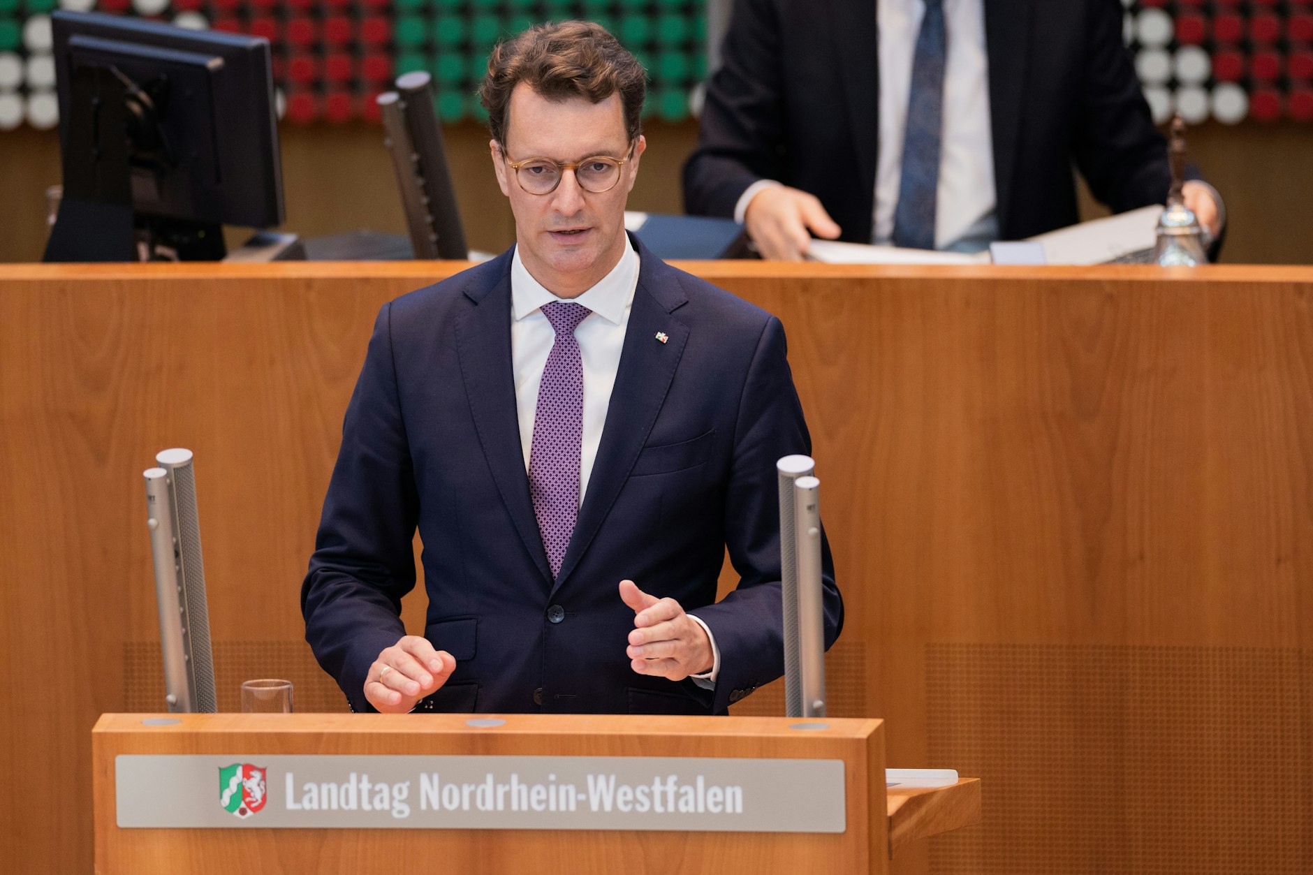 Nordrhein-Westfalens Ministerpräsident Hendrik Wüst spricht im Plenum des Landtags.&nbsp;