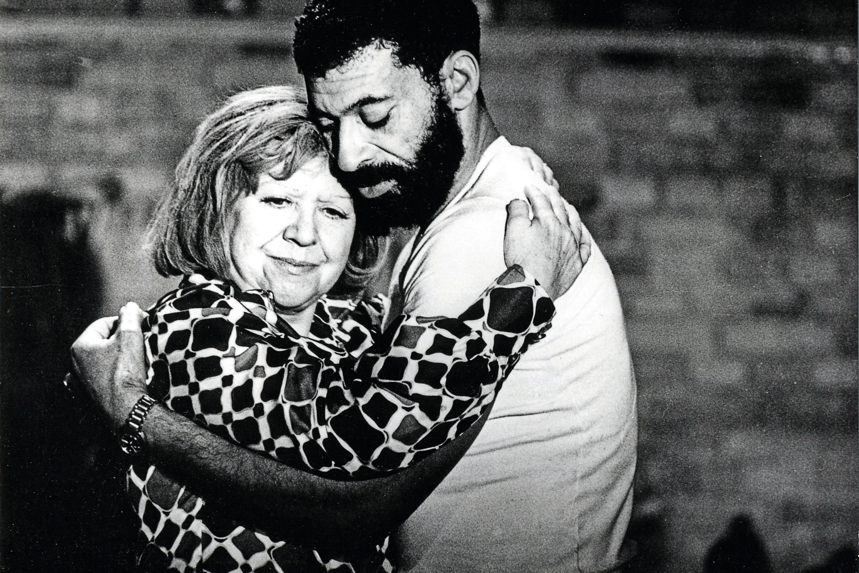 Brigitte Mira und El Hedi Ben Salem in „Angst essen Seele auf“ 1974.