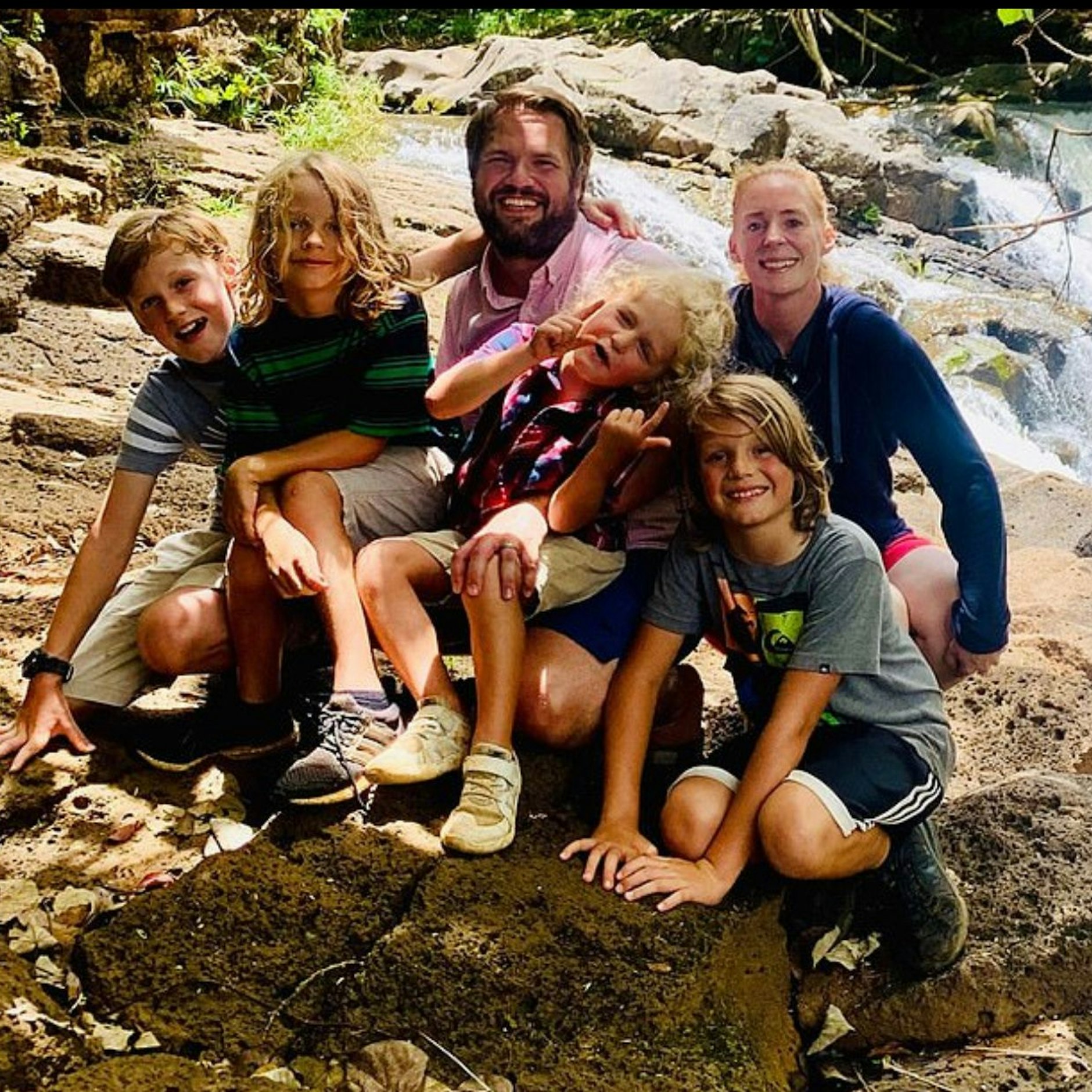 Familie Tiberius mit ihren vier älteren Söhnen (von links nach rechts): Marcus (13), Christian (9), Max (7) und James (11)