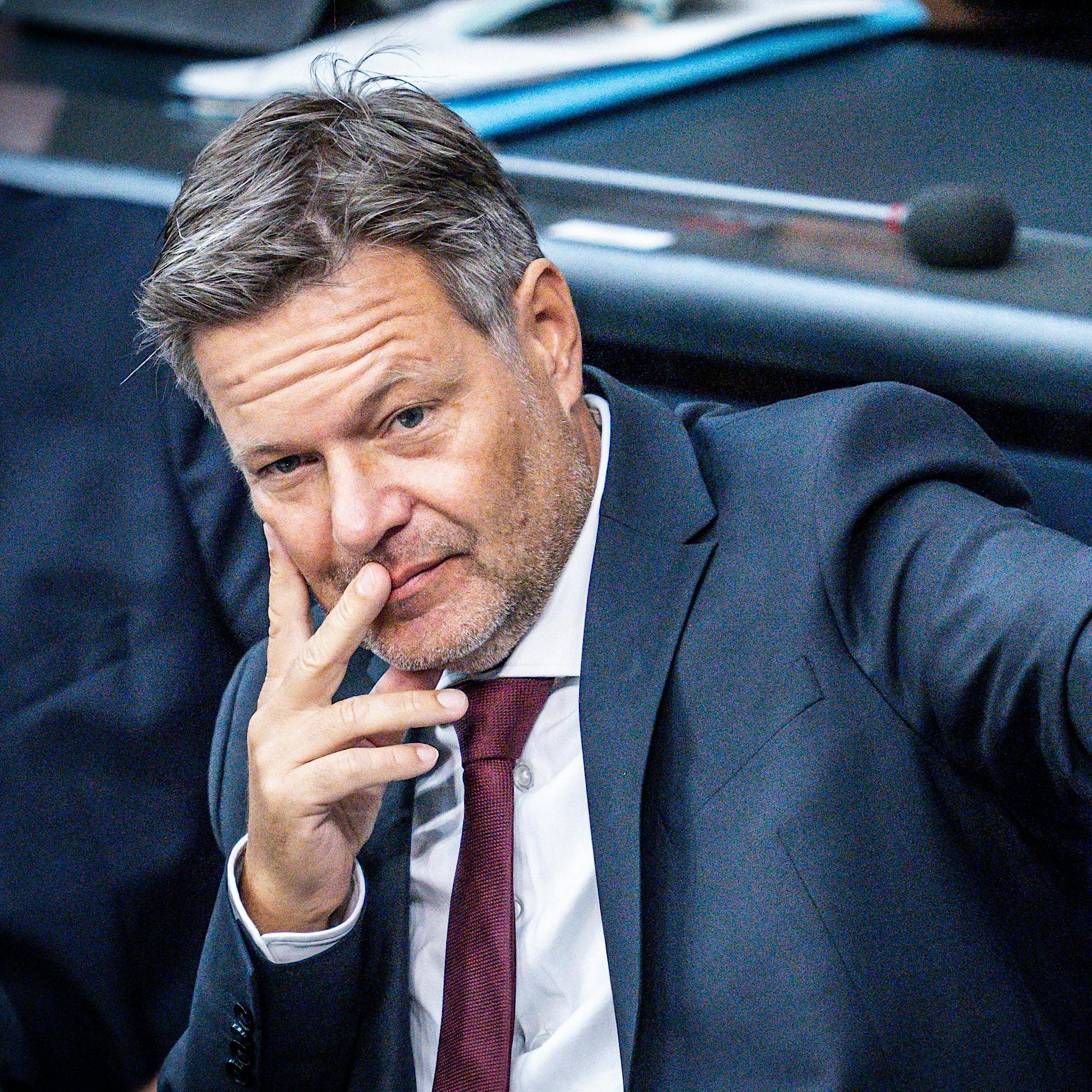 Experte: Habecks Vorschlag zur Netzreserve ist unseriös. Das könnte Absicht sein