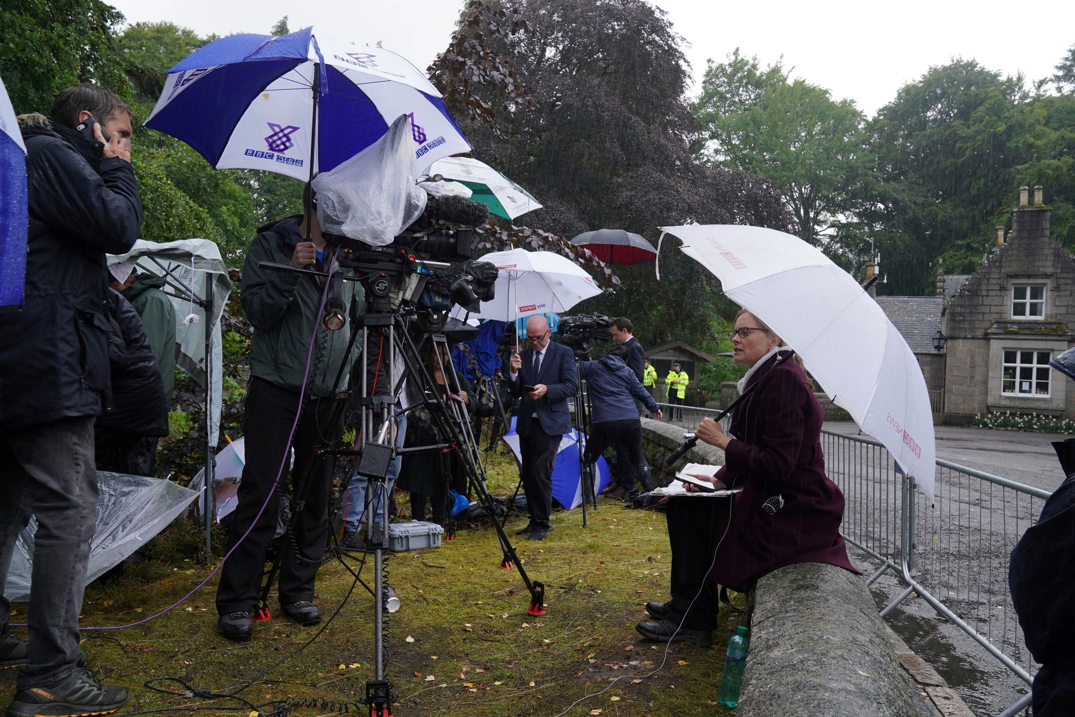 Medien vor Balmoral Castle