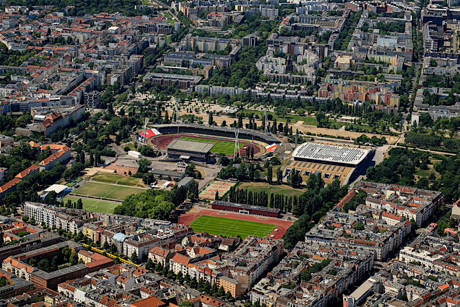 Kein Geheimtipp, aber ein Highlight: Jahnsportpark mit Schmeling-Halle in Prenzlauer Berg.