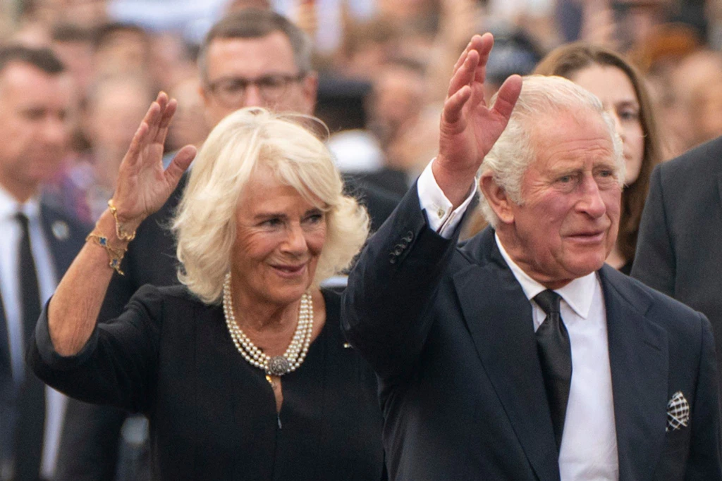 King Charles und Queen Camilla: Vom Skandal- zum Königspaar