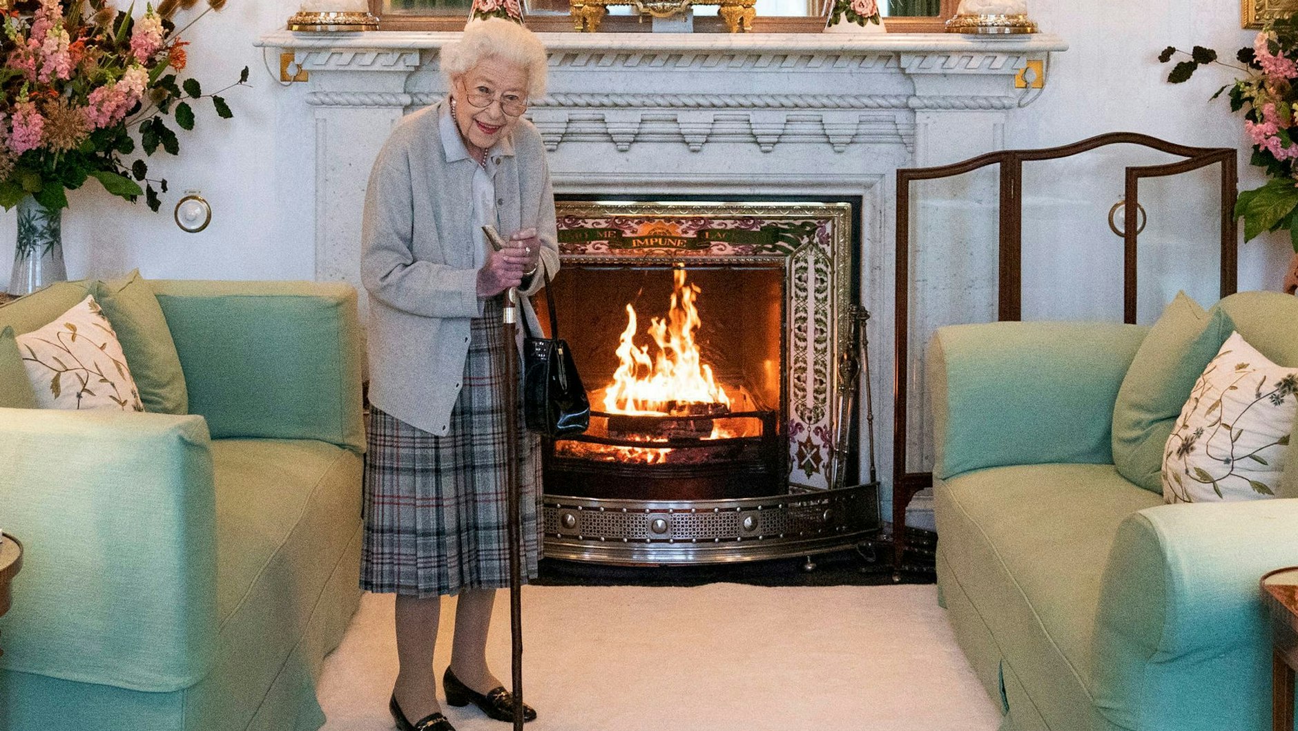 Der letzte öffentliche Auftritt der Queen am Dienstag: Königin Elizabeth II. auf Schloss Balmoral. So werden wir sie in Erinnerung behalten.&nbsp;