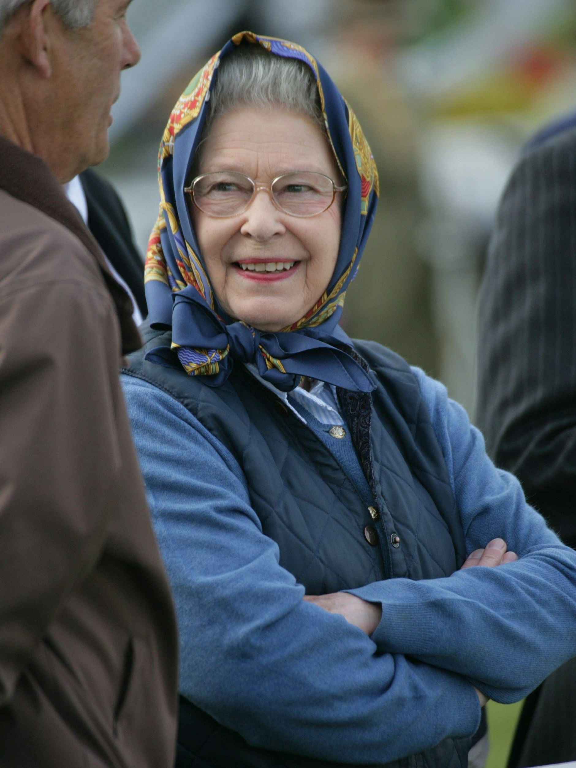 Auf dem Kopf: So pflegte Elizabeth II. ihre Hermès-Tücher zu tragen. So wie hier auf der Royal Windsor Horse Show im Jahr 2009.