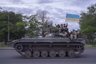 „Wollt ihr Pfannkuchen?“ – So herzlich werden ukrainische Soldaten begrüßt