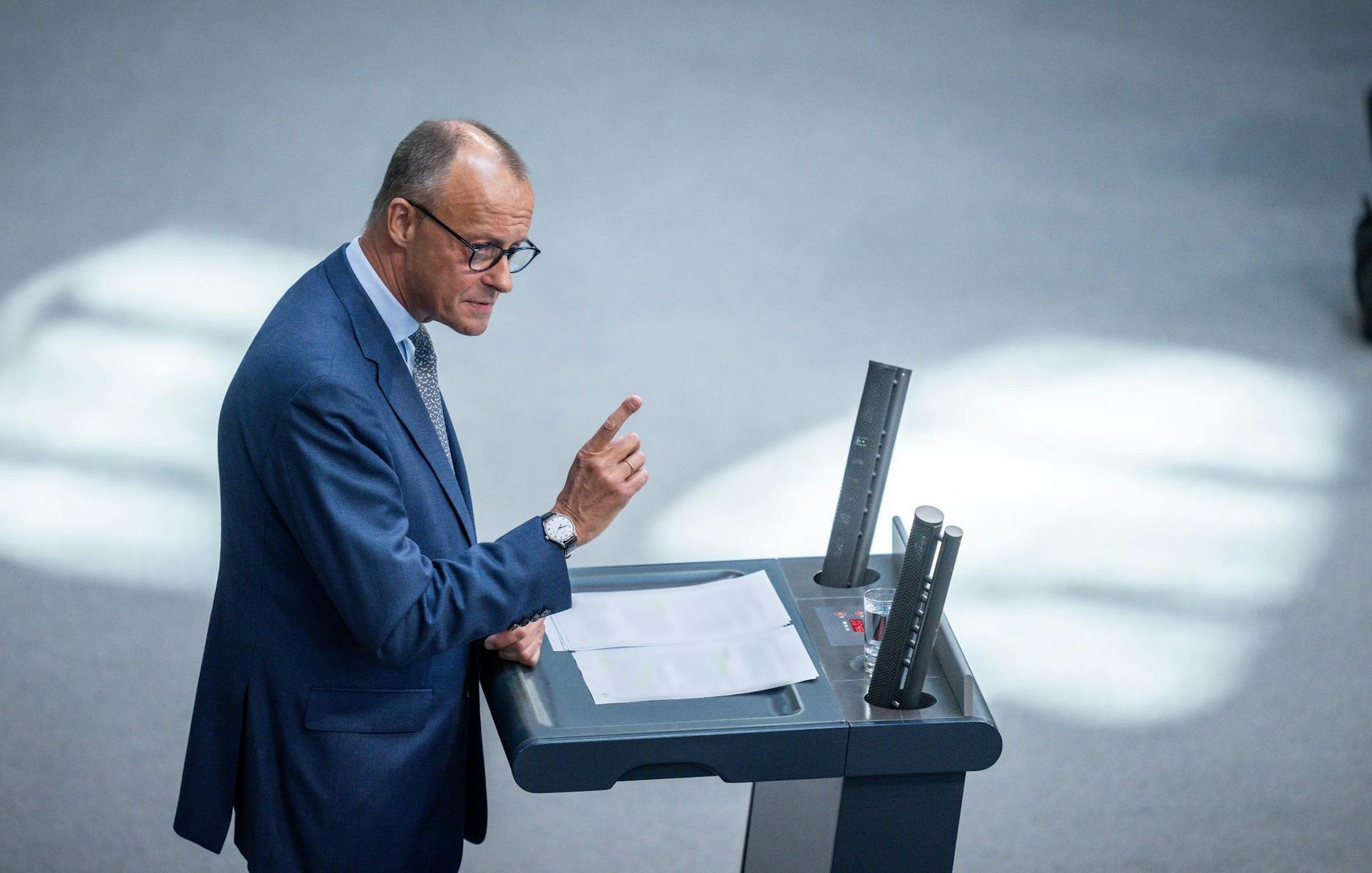 CDU-Chef Friedrich Merz spricht im Bundestag. - Nutzung nur nach schriftlicher Vereinbarung mit der dpa