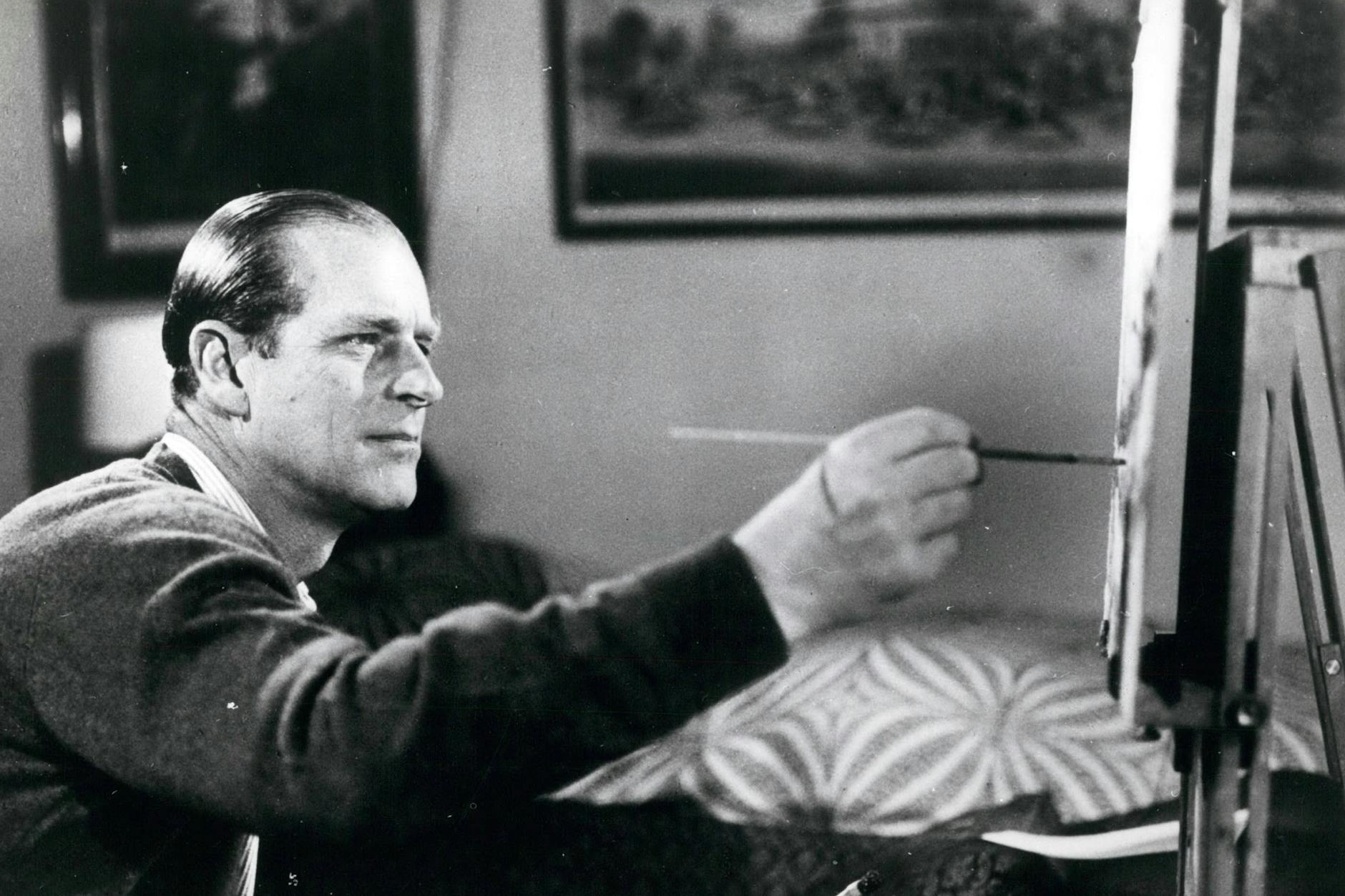 „Normale, hart arbeitende“ Leute: Prinz Philip ganz ungekünstelt als Hobbymaler: Szene aus der BBC-Doku „Royal Family“.