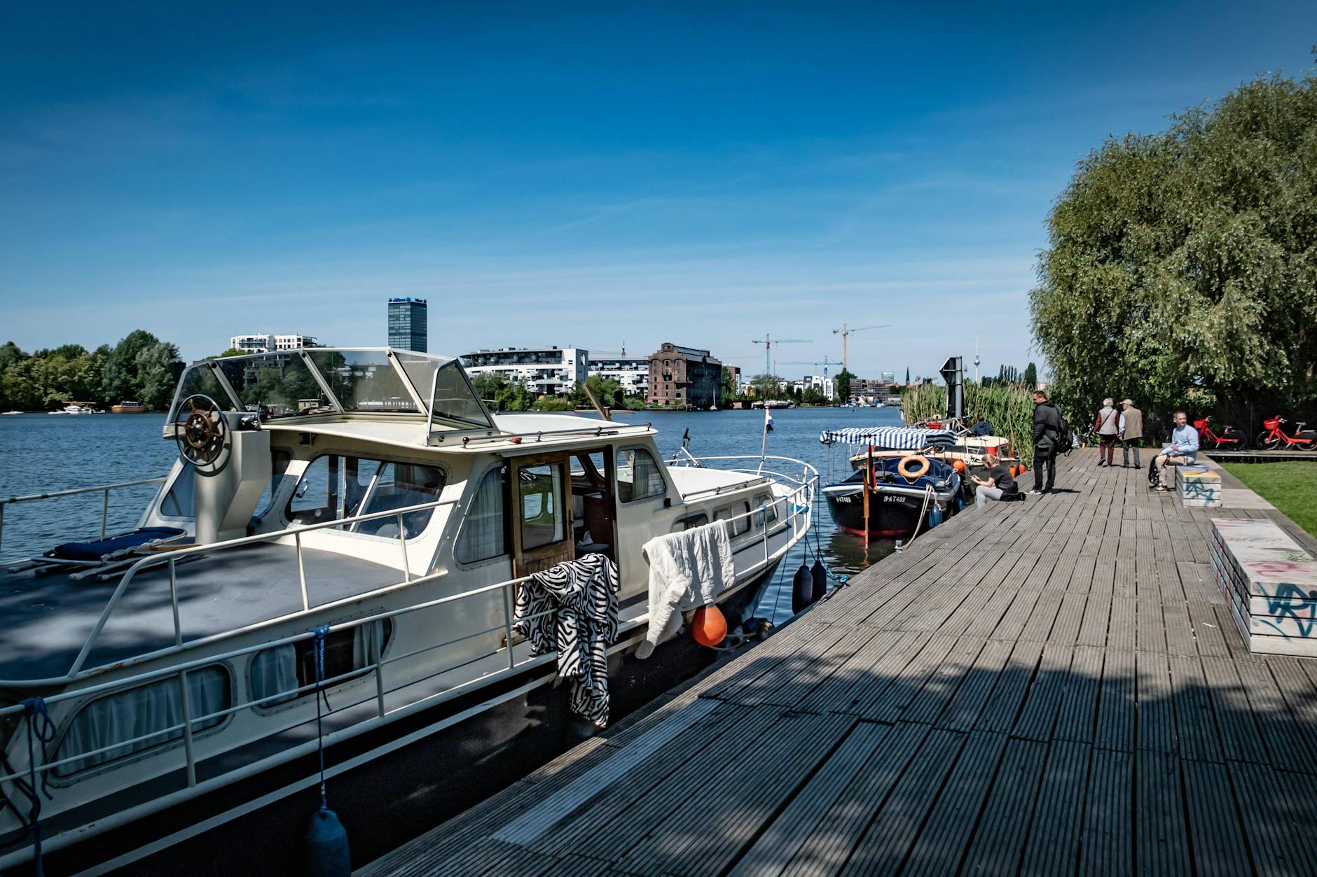 Ein Idyll und das fast mitten in Berlin: Die Rummelsburger Bucht in Lichtenberg.