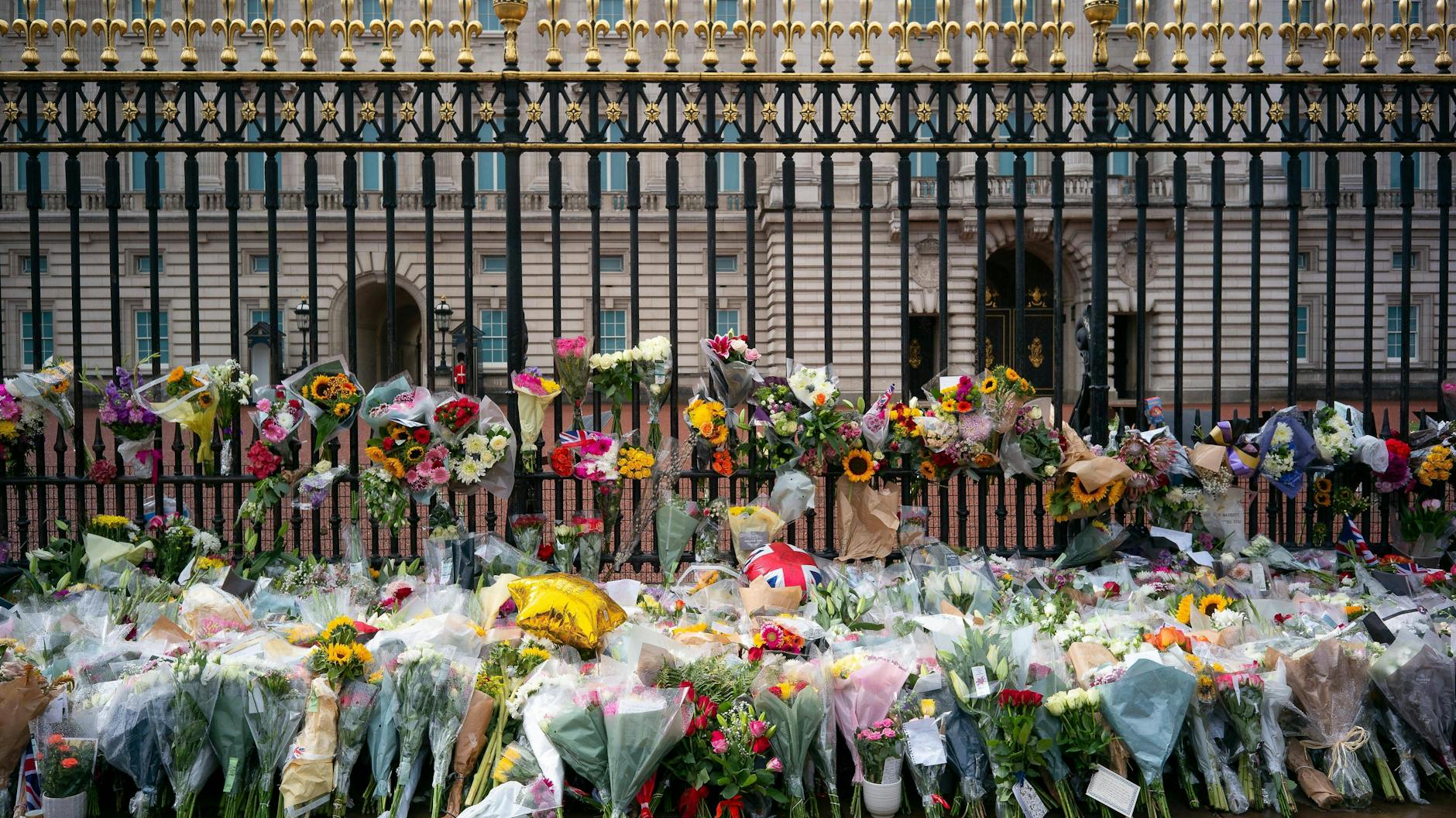 Ein Blumenmeer am Buckingham-Palast.