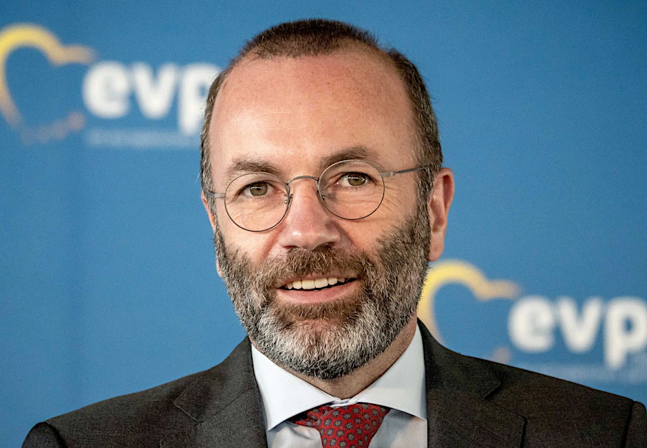 ARCHIV - Manfred Weber (CSU), Fraktionsvorsitzender der EVP im Europaparlament, stößt mit seiner Wahlkampfhilfe für Berlusconi auf Kritik.  