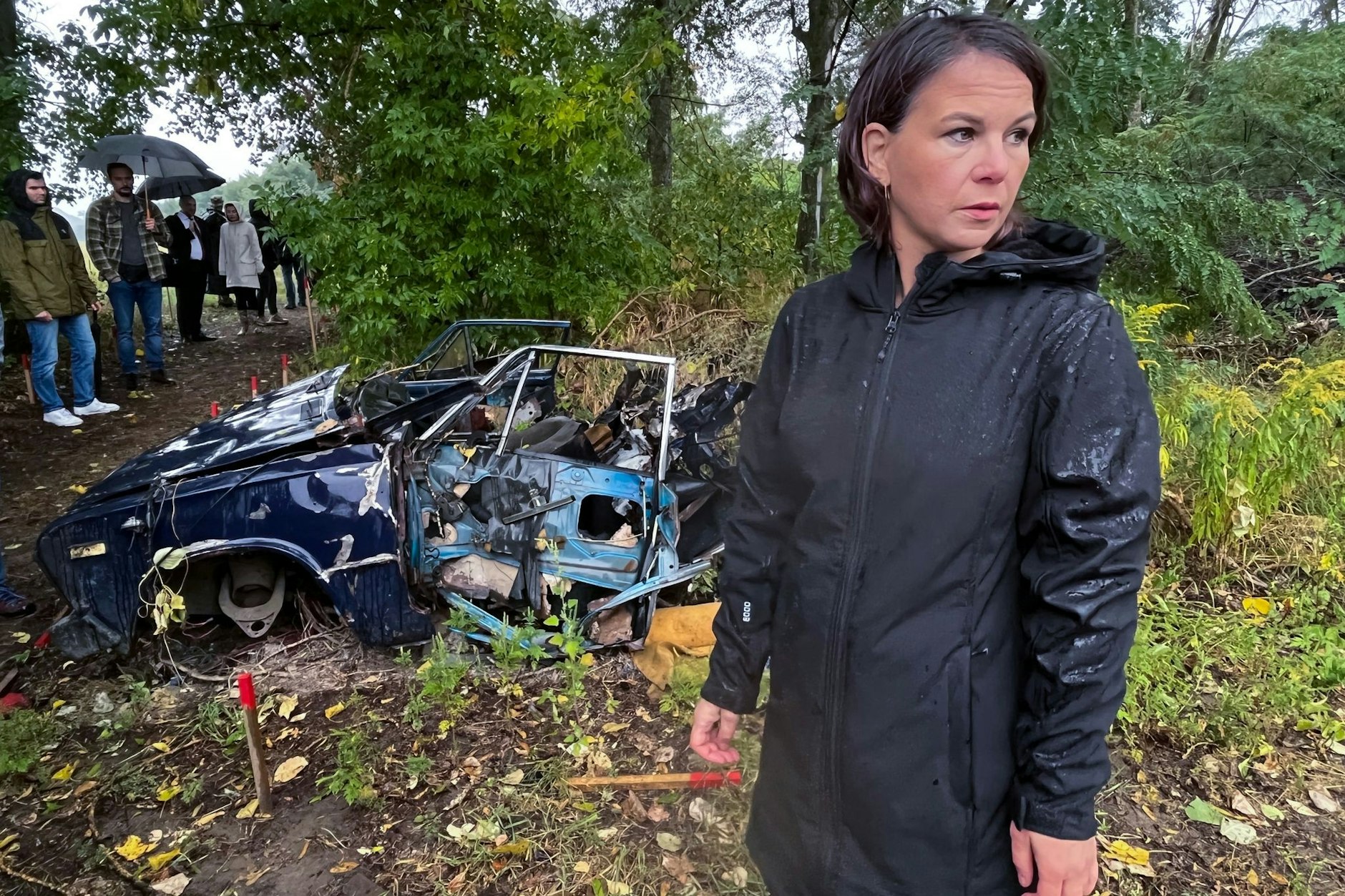 Außenministerin Baerbock besichtigt ein von Deutschland gefördertes Minenräumprojekt in der Nähe von Kiew.&nbsp;