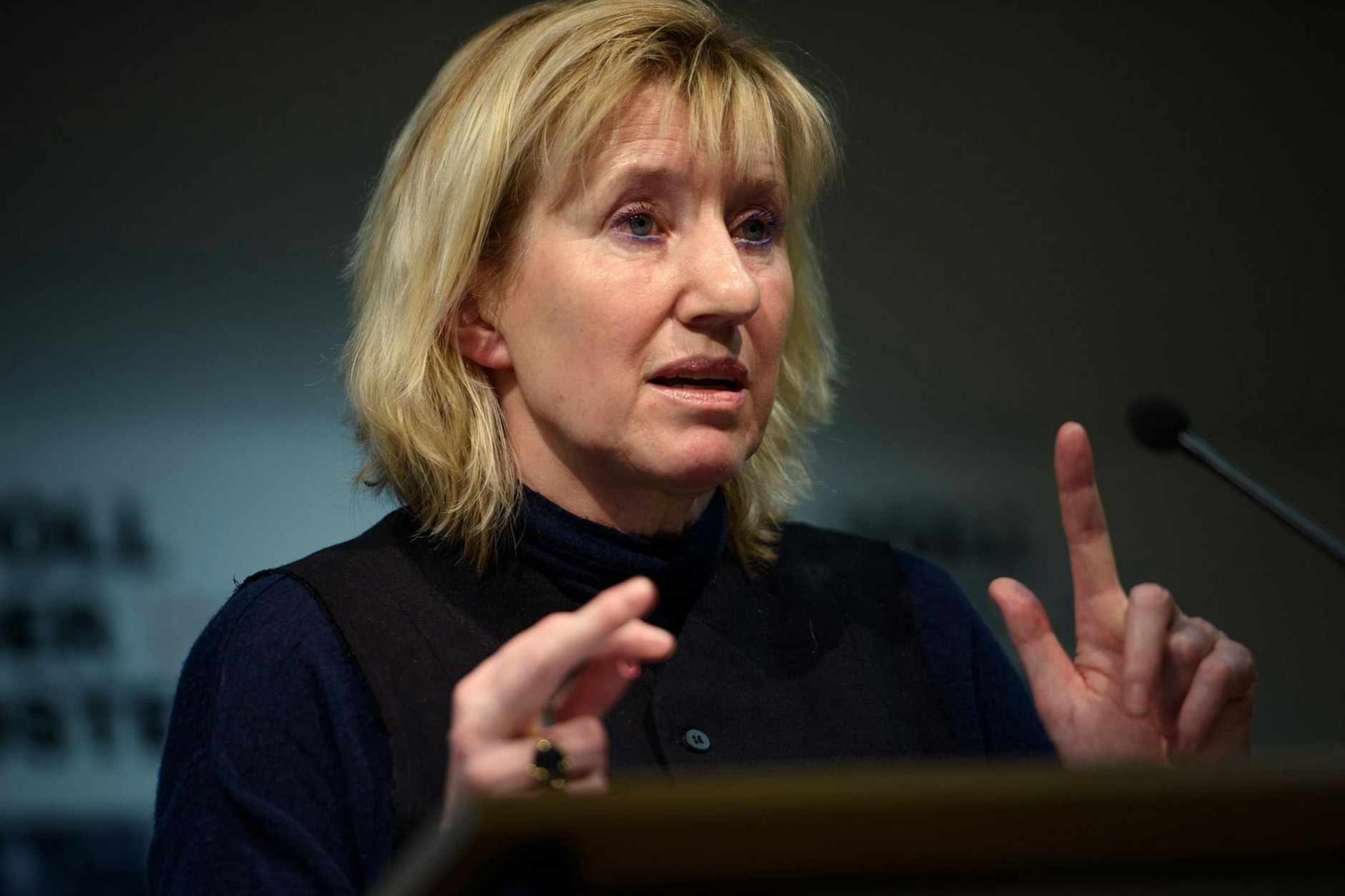 ARCHIV - Ines Geipel spricht bei der Verleihung des Anti-Doping-Preises in Berlin.  