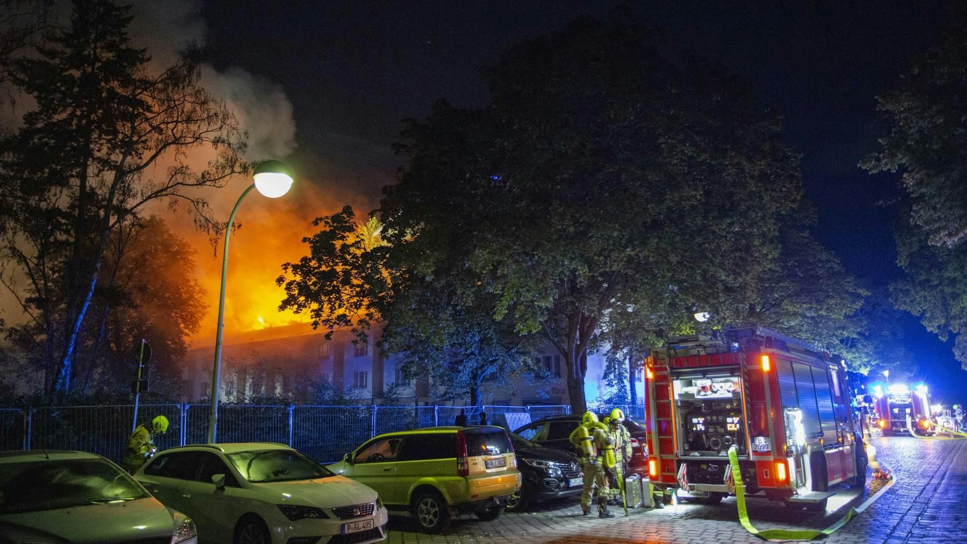 Die Flammen waren kilometerweit zu sehen - und zu riechen. 