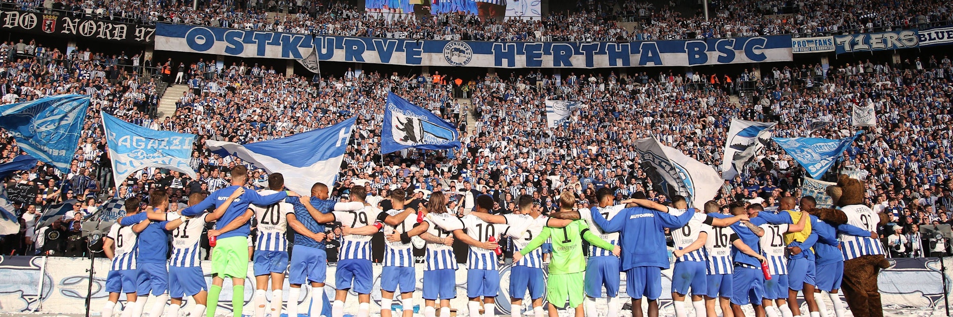 Gemeinsam sind wir stark: Bei Hertha BSC hat sich die Stimmung nach vielen Krisen um 180 Grad gedreht, aus Frust wird Lust. 