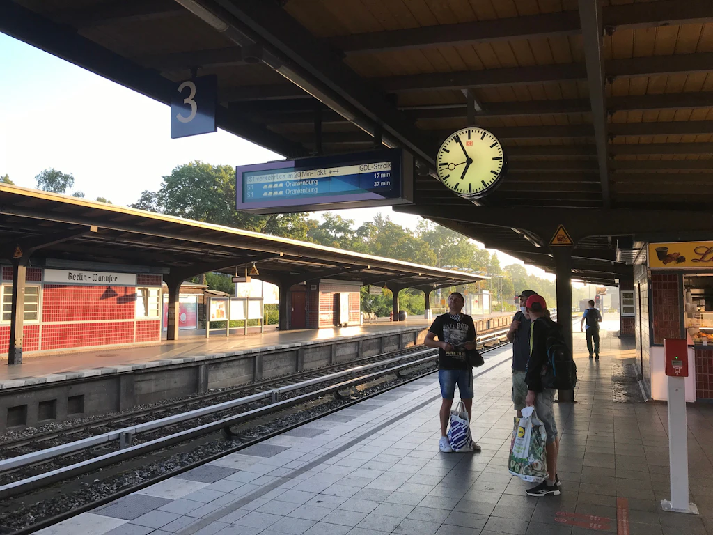 Drama in Wannsee: 17-und 18-Jähriger sterben beim S-Bahnsurfen
