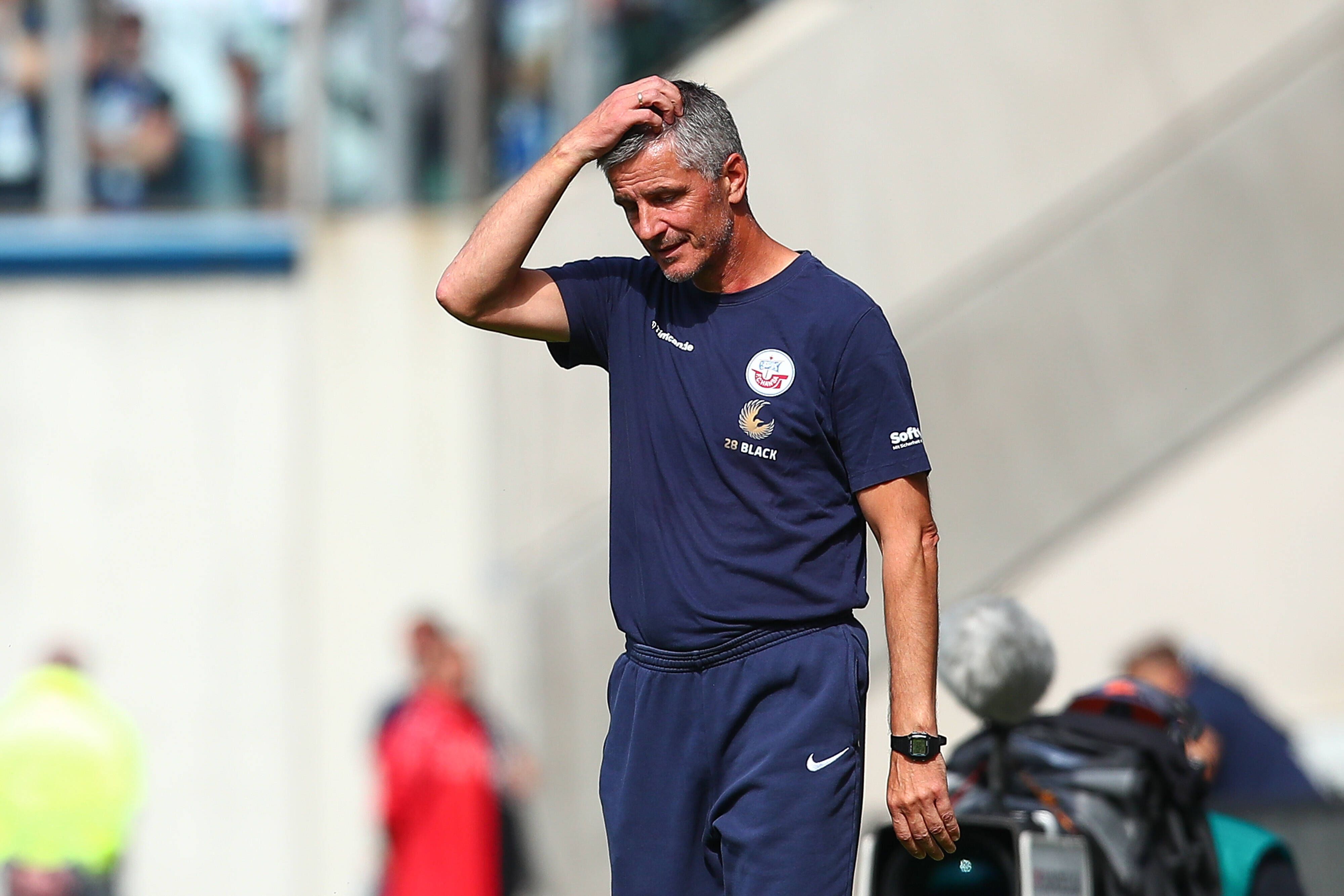 Image - Hilflos, ratlos, mutlos: Jens Härtel vor Magdeburg-Wiedersehen mit Hansa Rostock unter Druck