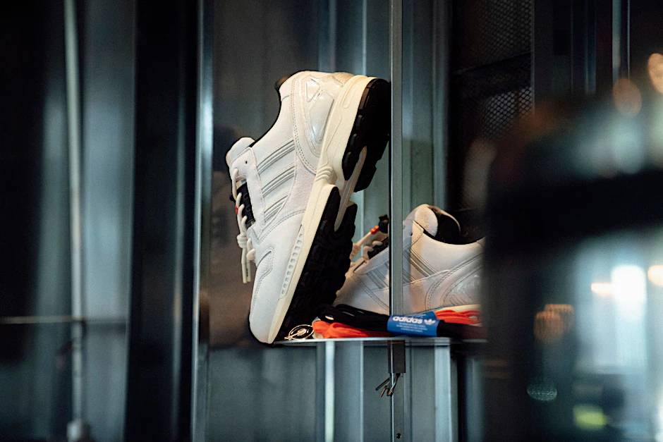 Sneaker meets Döner: der neue „Adidas ZX8000 Ø27“ für 140 Euro. Reinbeißen sollte man eher nicht.