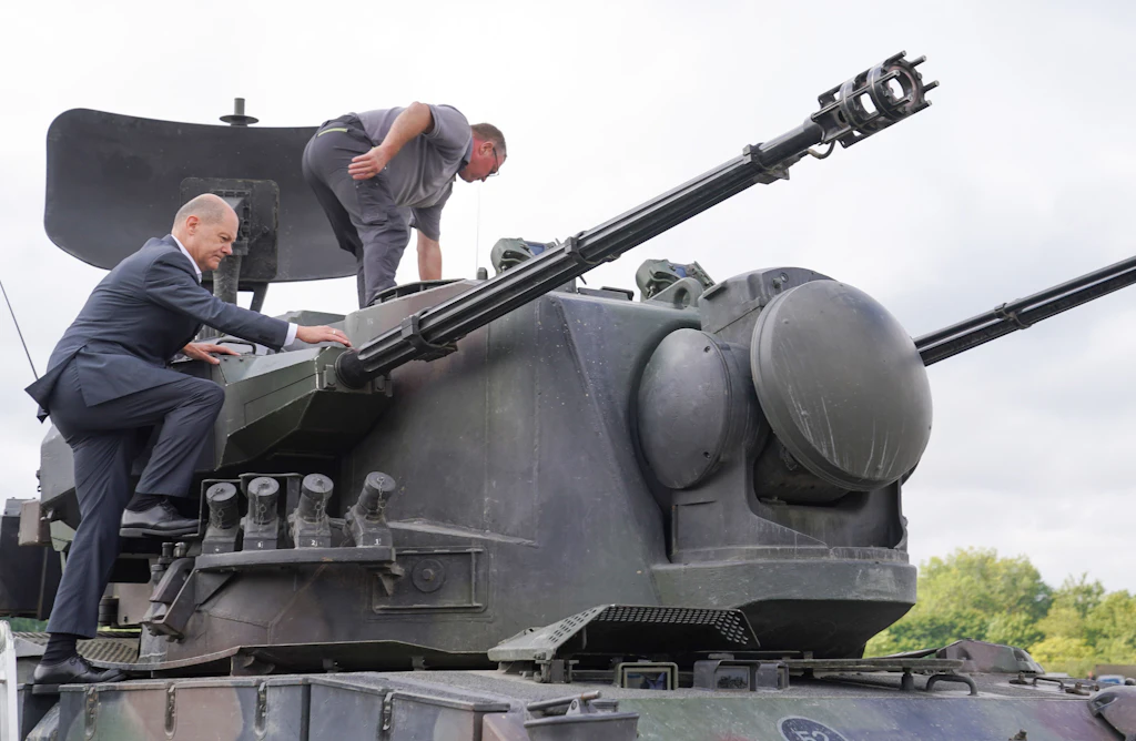 Grünen-Chef Nouripour will mehr Waffen für Ukraine