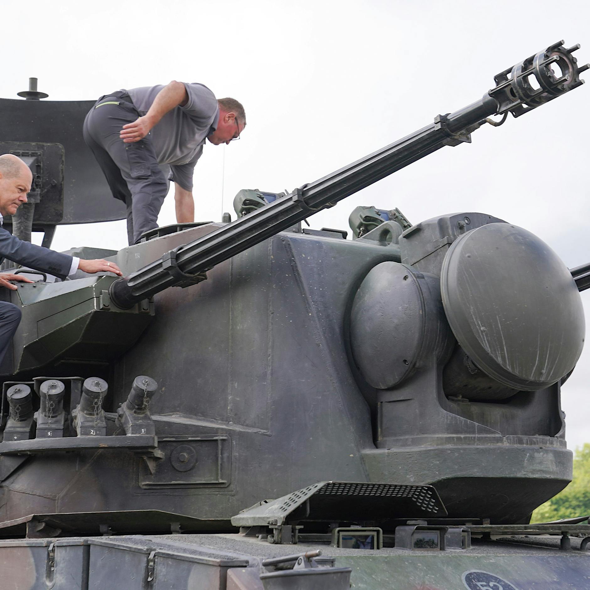 Grünen-Chef Nouripour will mehr Waffen für Ukraine