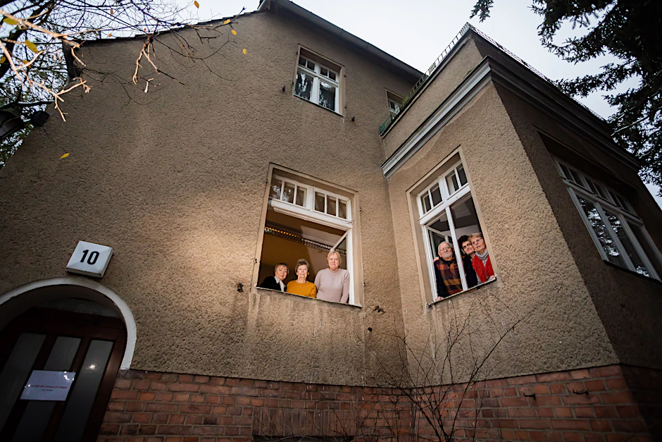 „Wir sind immer noch da!“: einstige Besetzer und Besetzerinnen der Stillen Straße in Pankow.