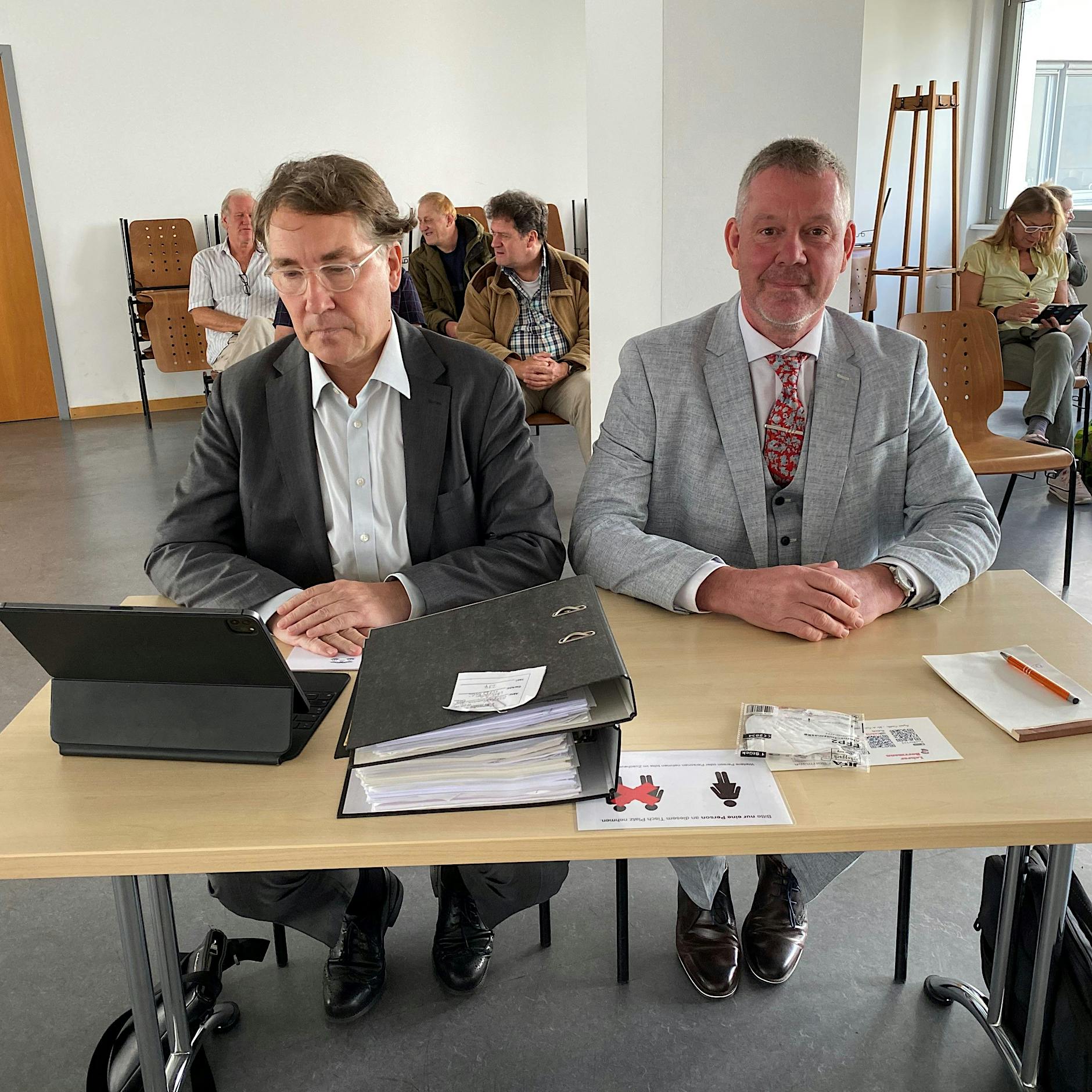 Impfung mit Holocaust verglichen: Lehrer zieht gegen fristlose Kündigung erneut vor Gericht