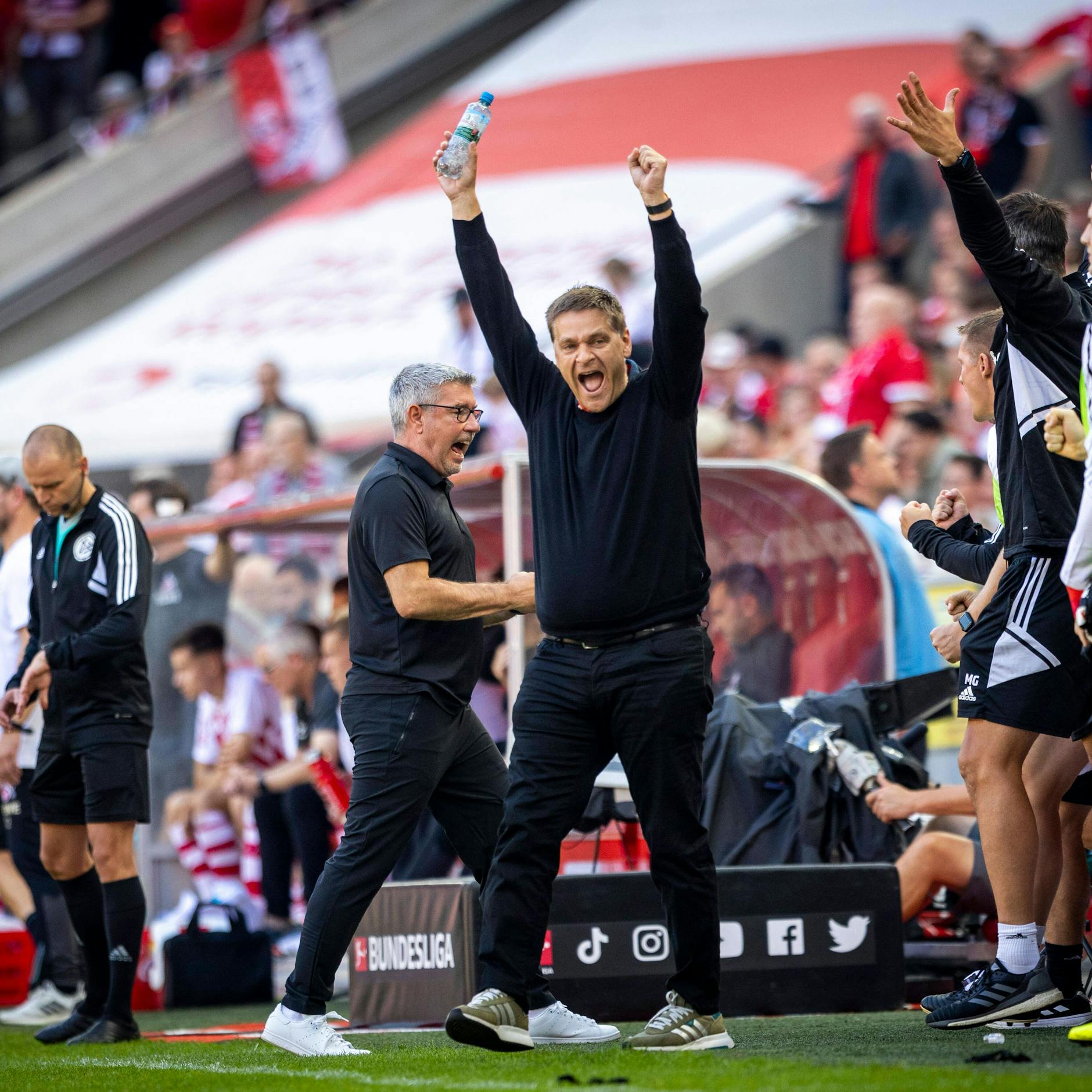 Ein kongeniales Duo: Hier jubeln Unions Trainer Urs Fischer und Manager Oliver Ruhnert.