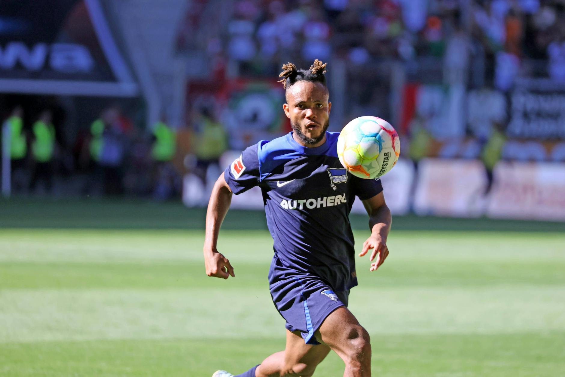 Der, der mit dem Ball tanzt: Chideru Ejuke, Leihgabe von ZSKA Moskau, begeistert die Hertha-Fans mit Tempo und Technik.