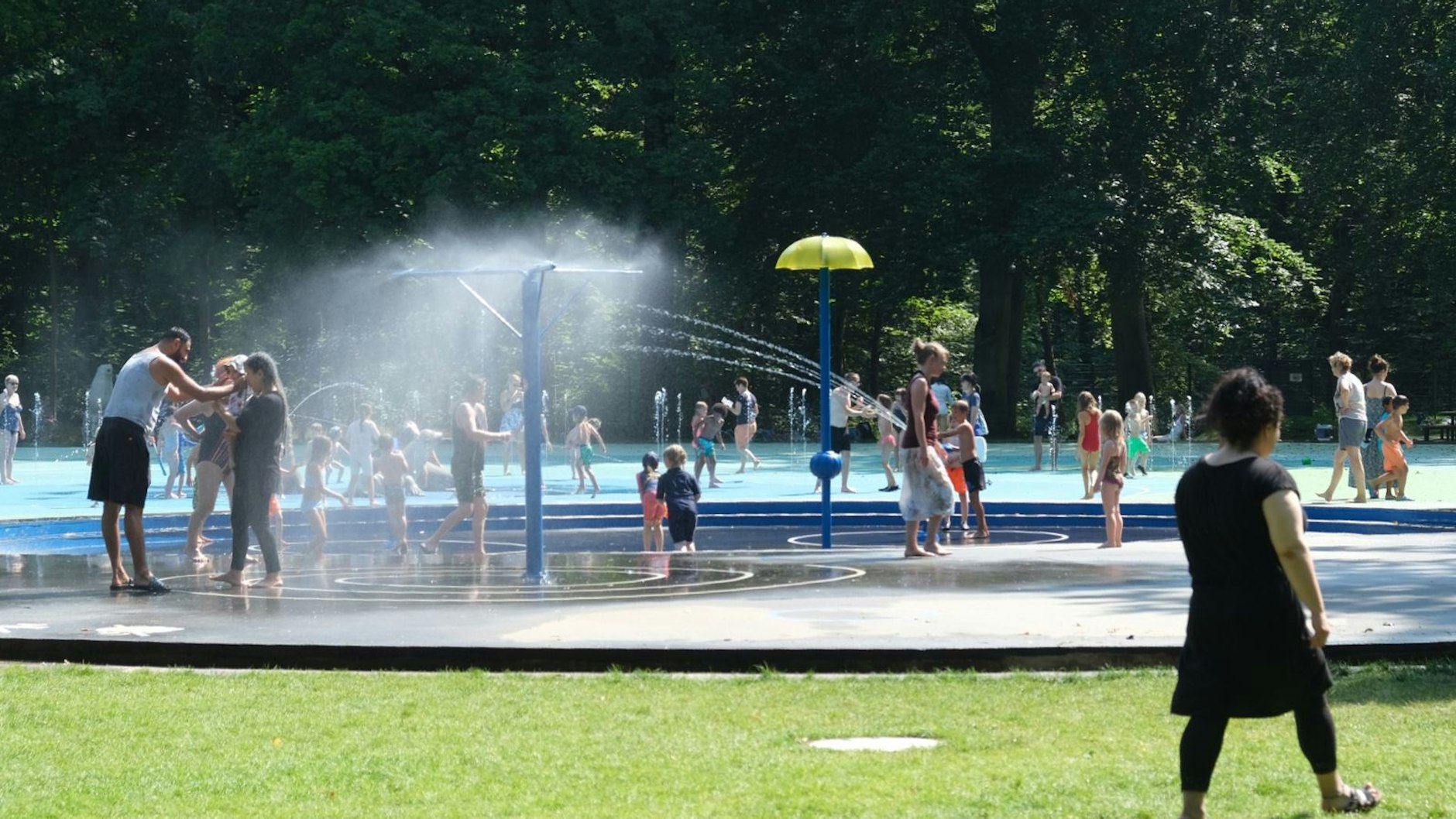 Die Plansche im Plänterwald: Hier sonnte sich die Berlinerin mit freiem Oberkörper.