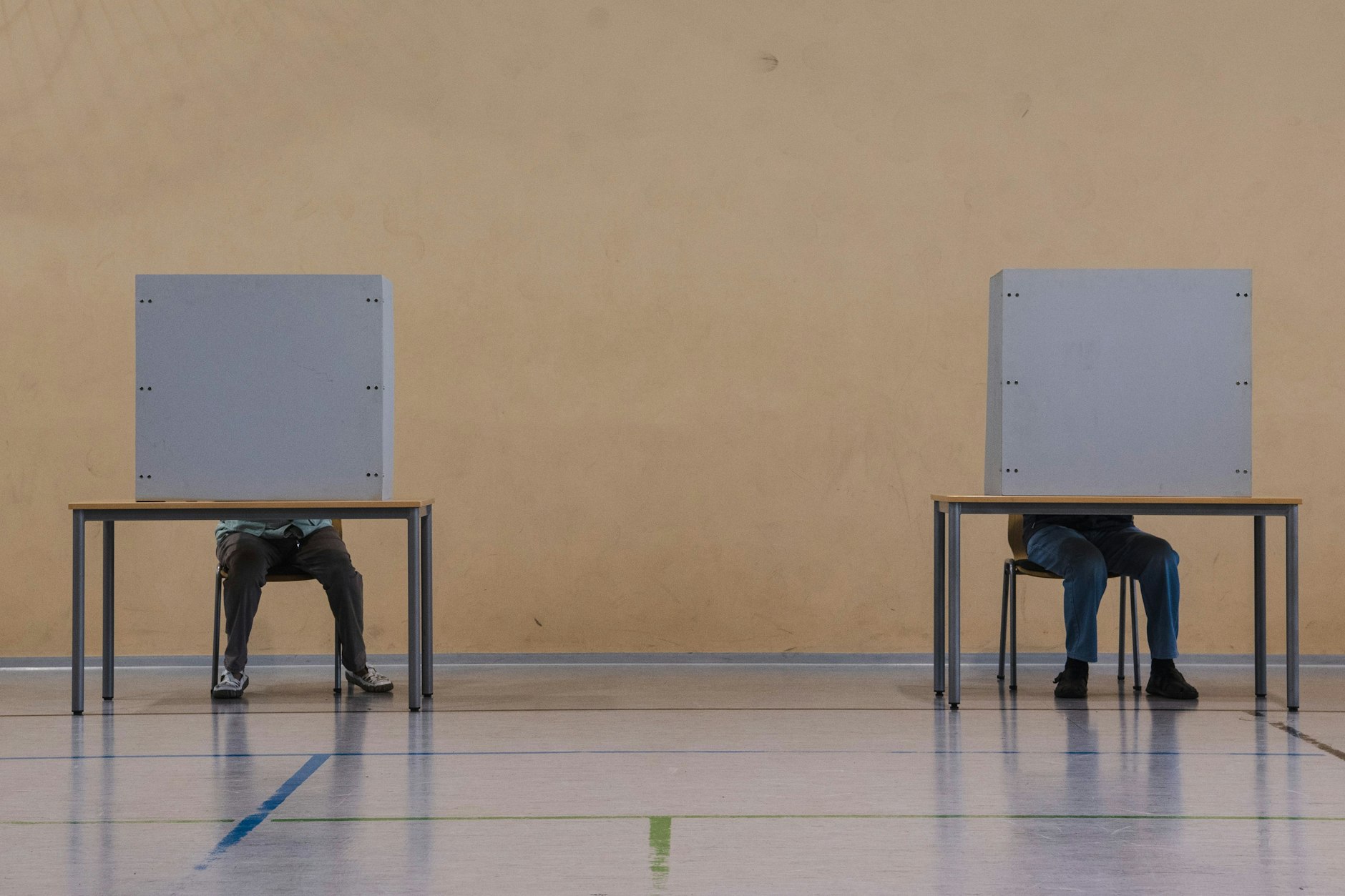 Stimmabgabe bei der Oberbürgermeisterwahl in Cottbus ab.&nbsp;