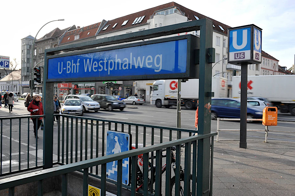 Der Rabbiner wurde auf der Straße vor dem U-Bahnhof Westphalweg antisemitisch beleidigt.