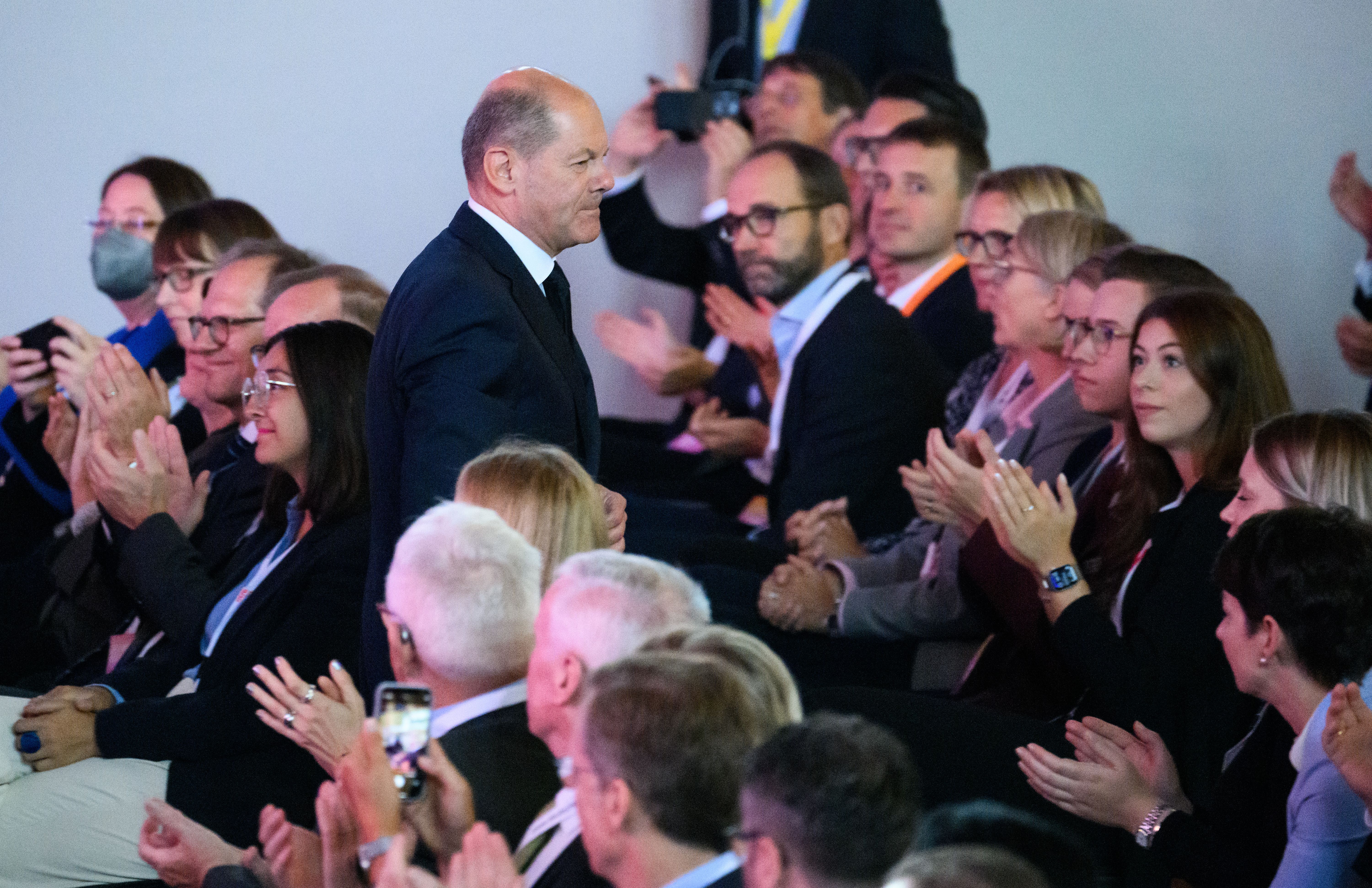 „Dramatische Konjunkturlage“ – Arbeitgeber-Chef warnt Scholz vor Bruchlandung: Unternehmen geht die Puste aus!