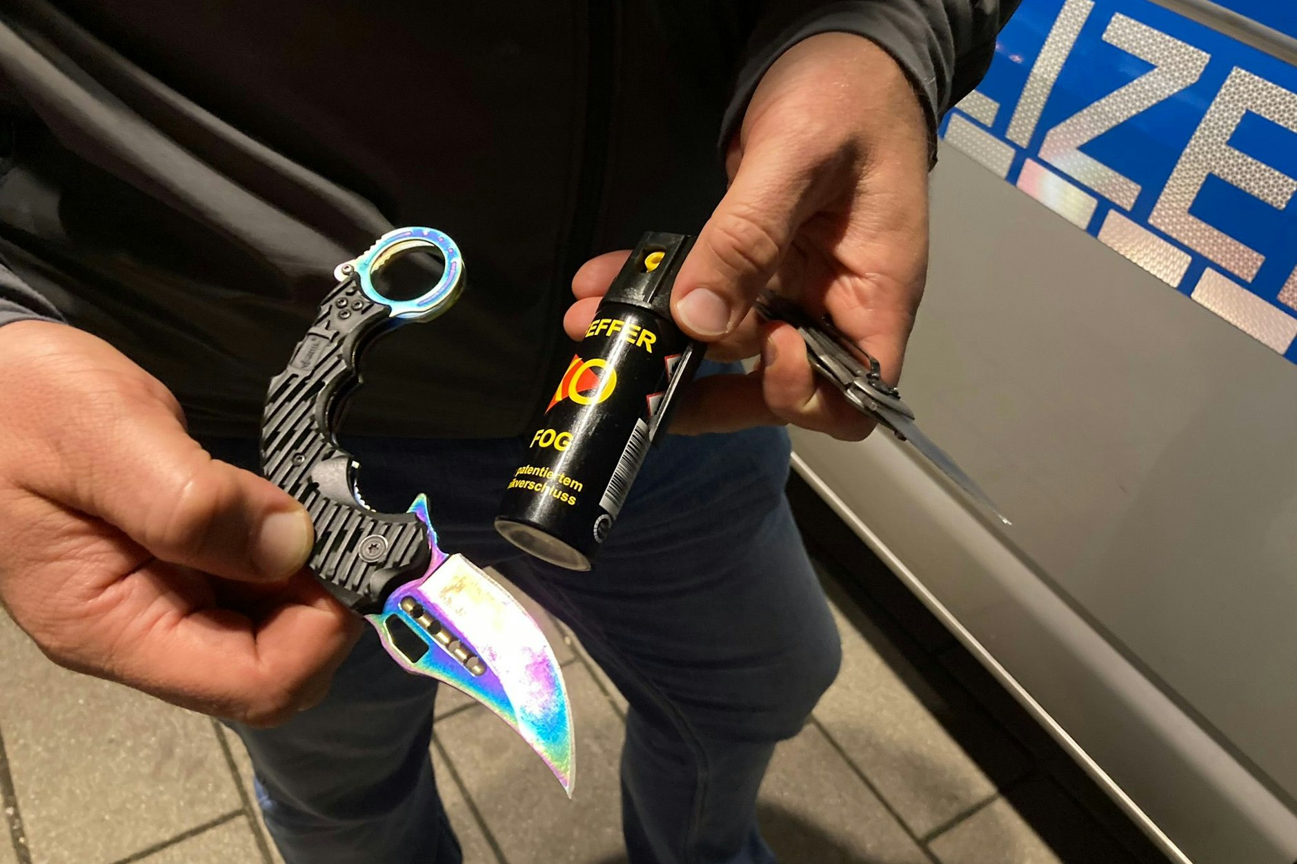 Messer, Pfefferspray - was man so dabei hat.