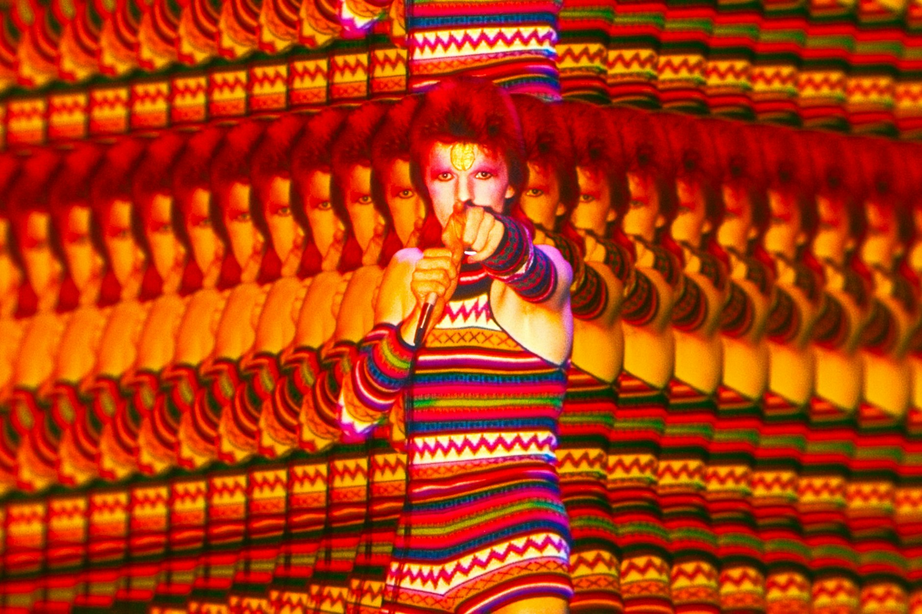 Sehen wir in „Moonage Daydream“ wirklich Bowie? Und wenn ja, wie viele?